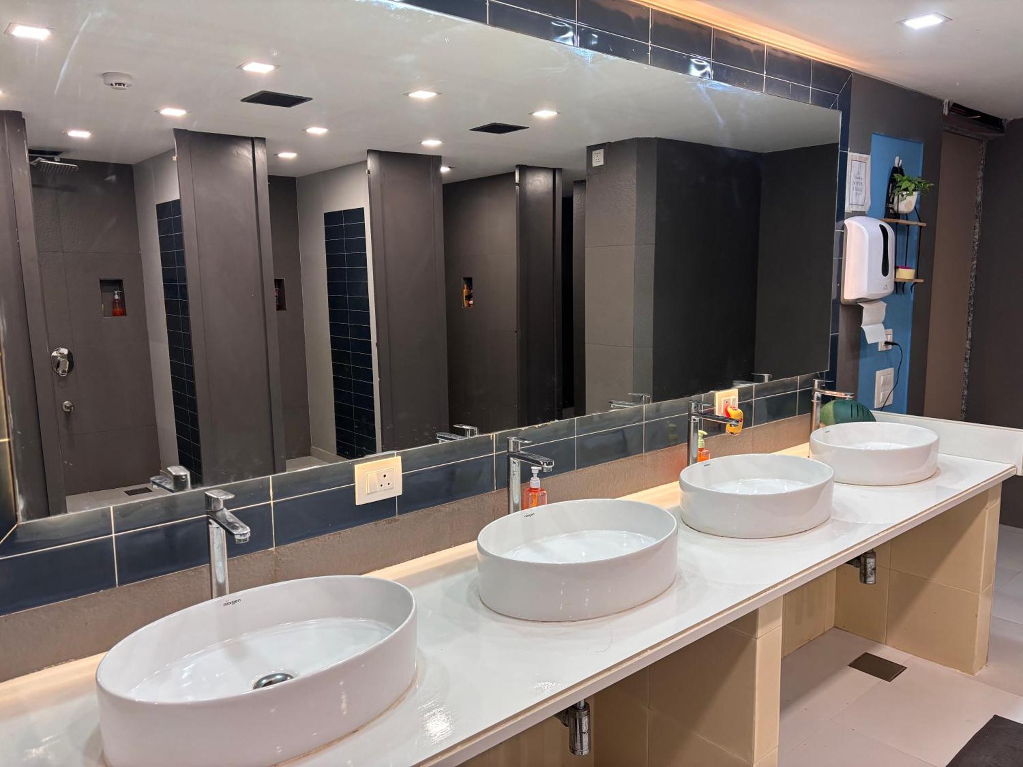 Ostelo Airport * Mumbai