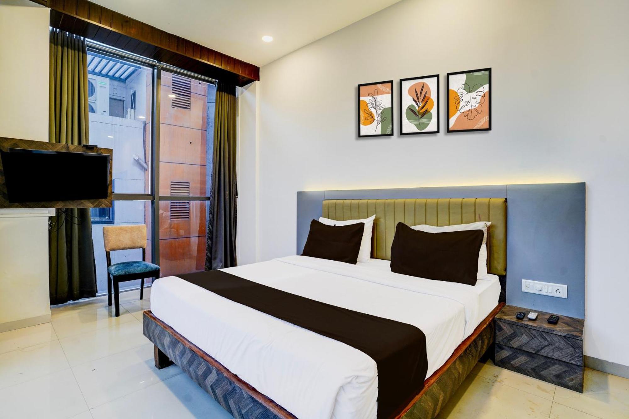 Super Collection O Sanpada Railway Junction Hotel