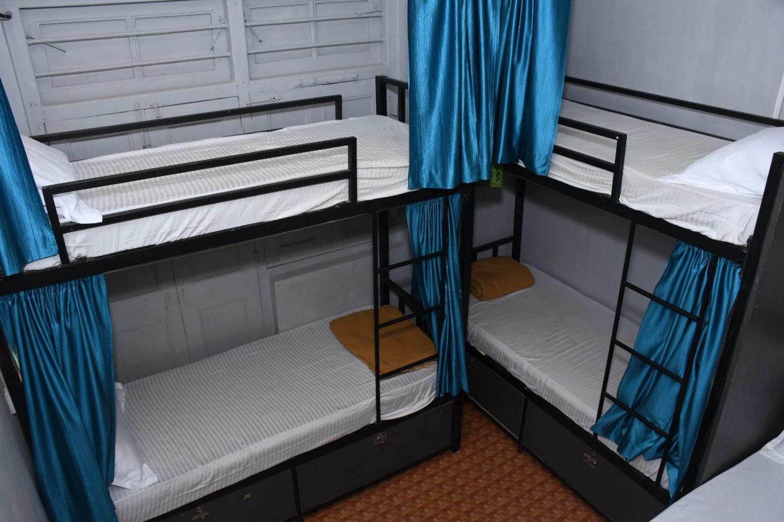 Hangout Hostel Mumbai
