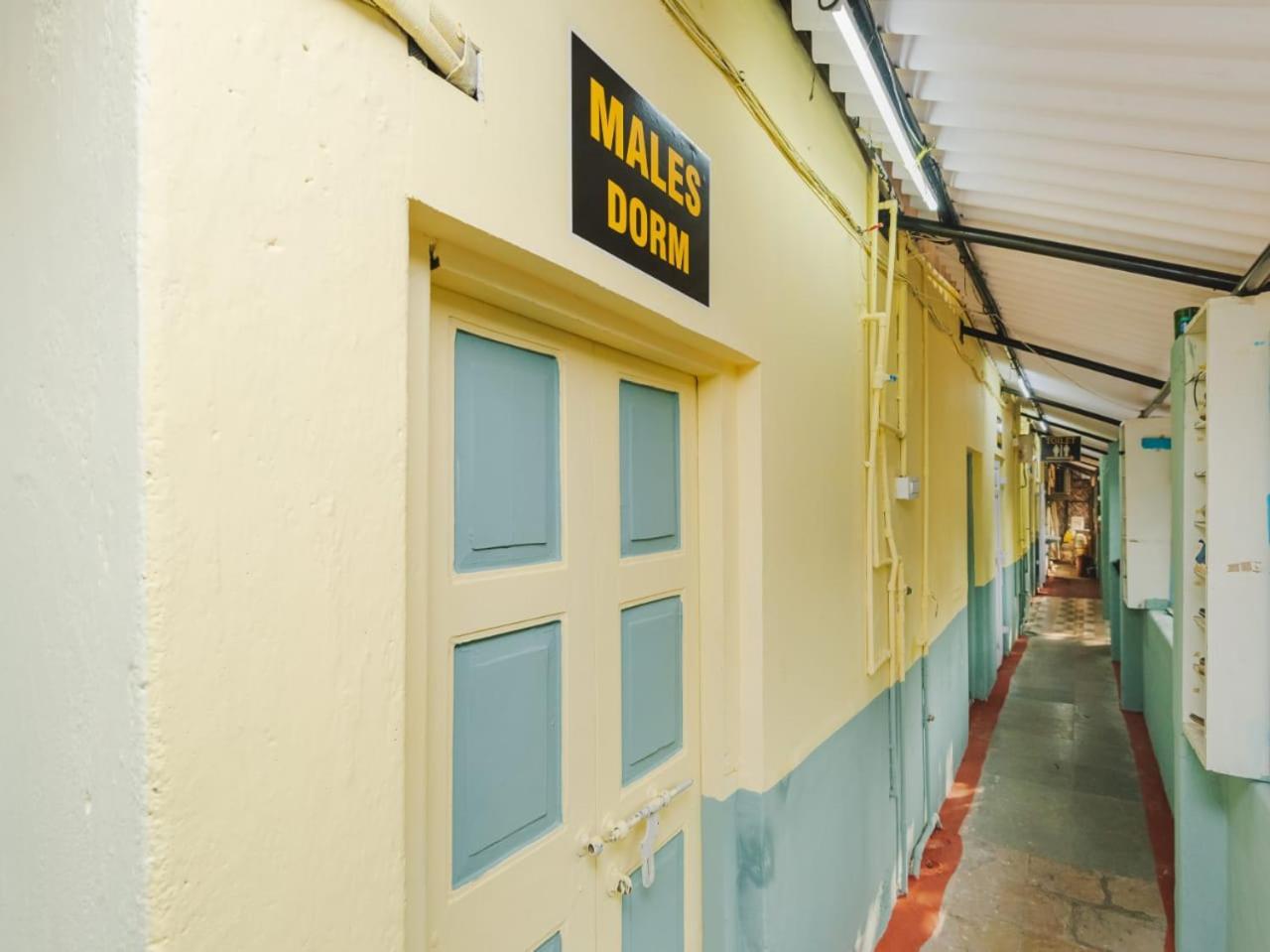 Hangout Hostel Mumbai