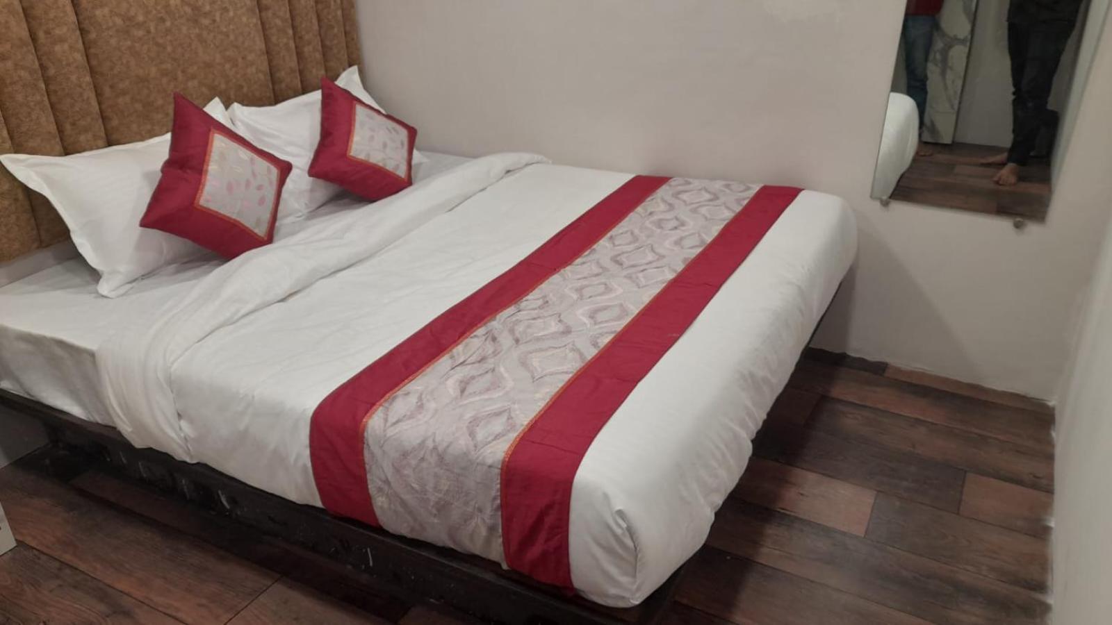 Hangout Hostel *