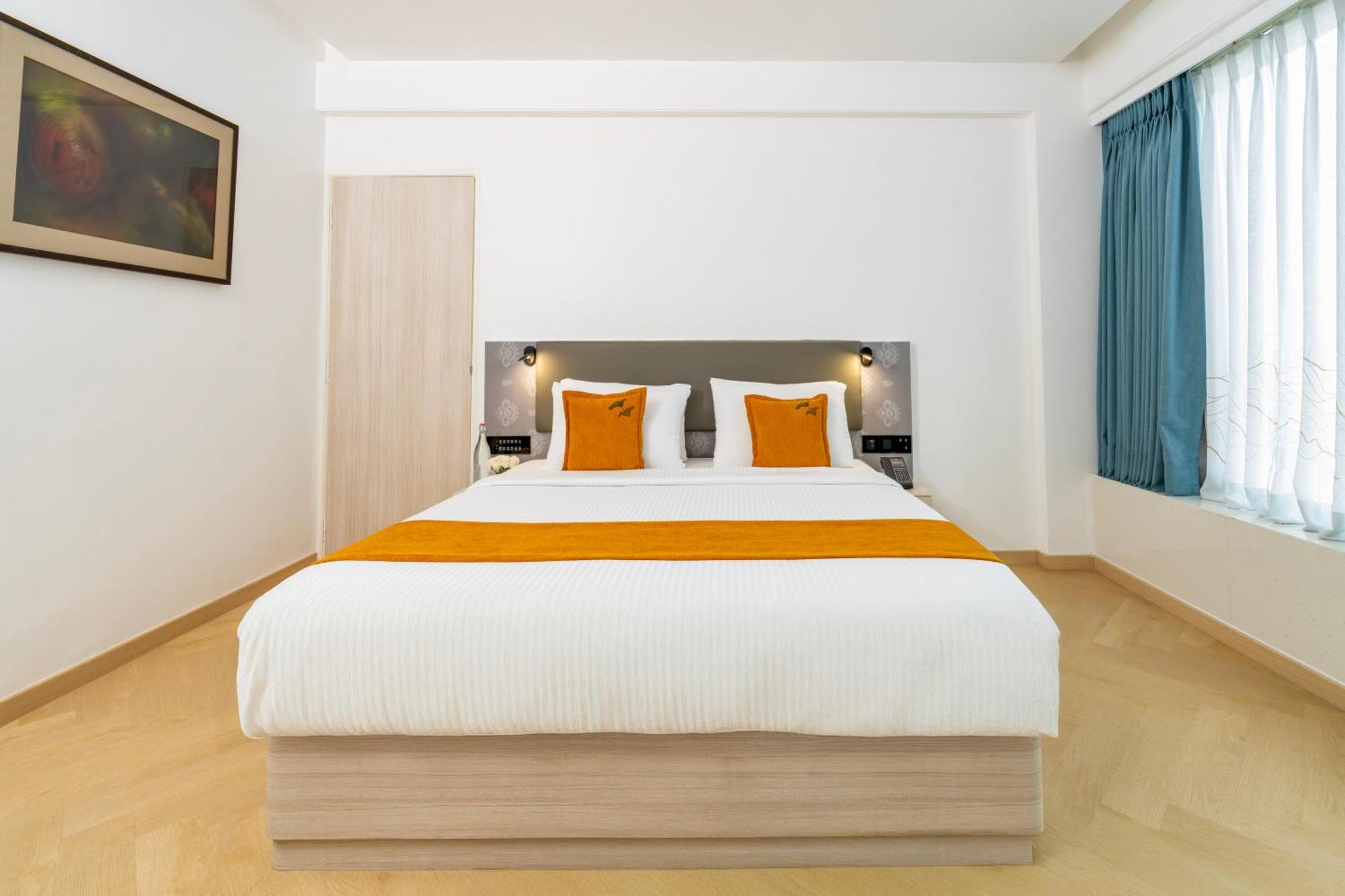 Hotel Kohinoor Continental, Airport