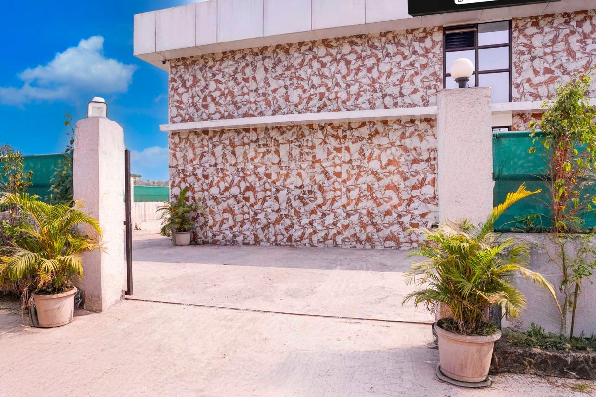 Hotel Collection O Khoni Taloja Bypass Mumbai