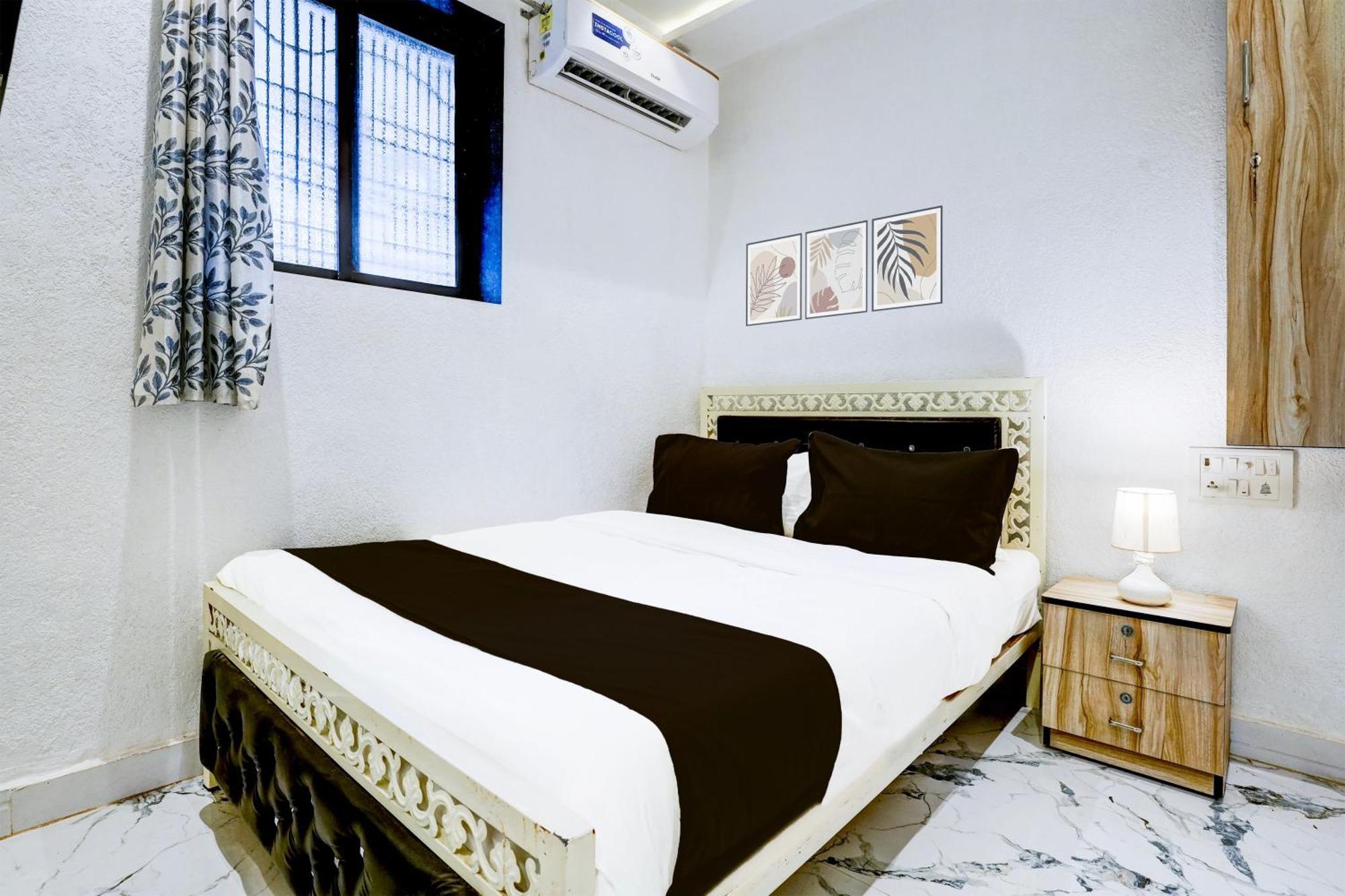 Super O Khar East Near Railway Station