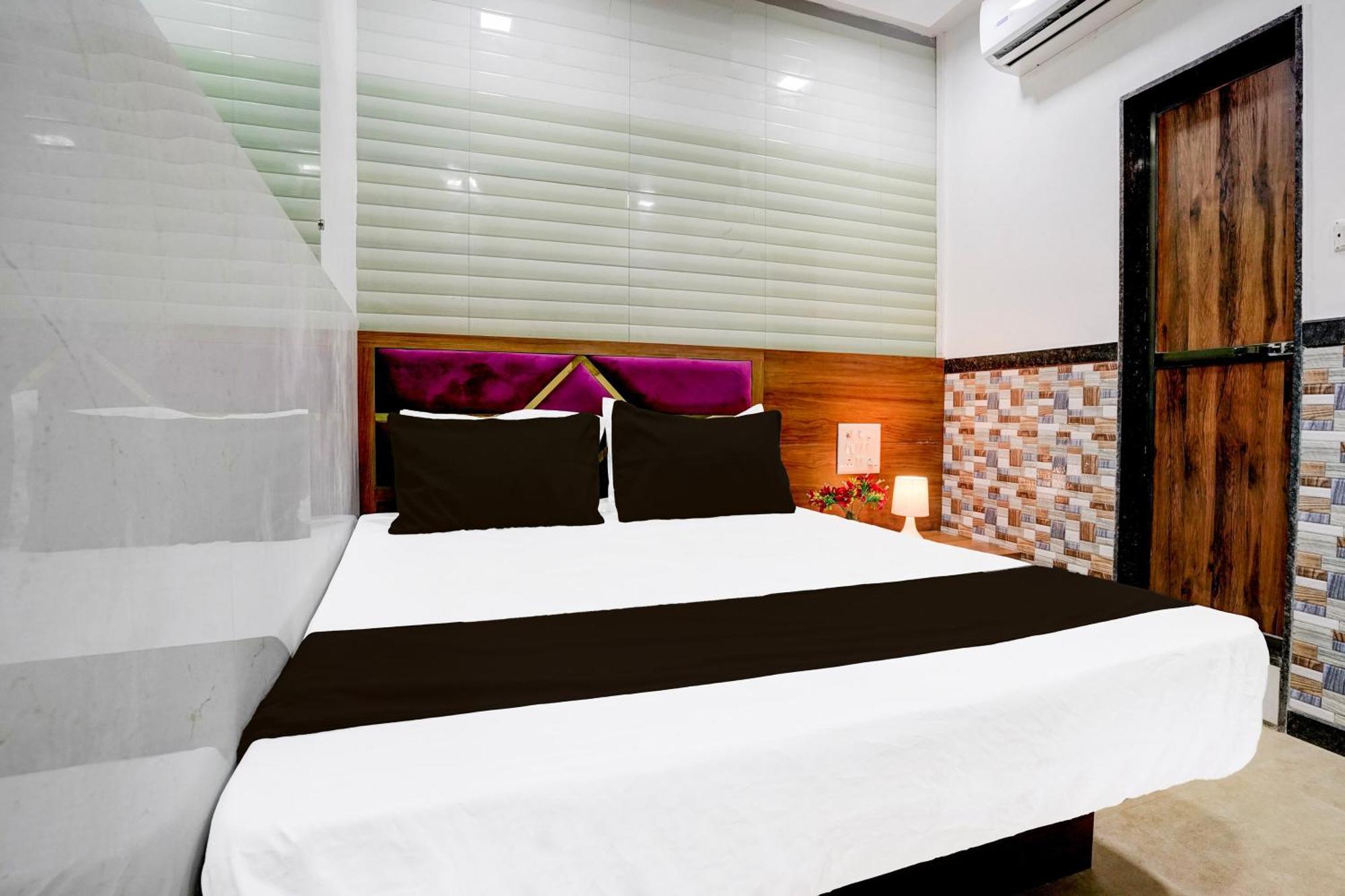 Hotel O Radha Palace