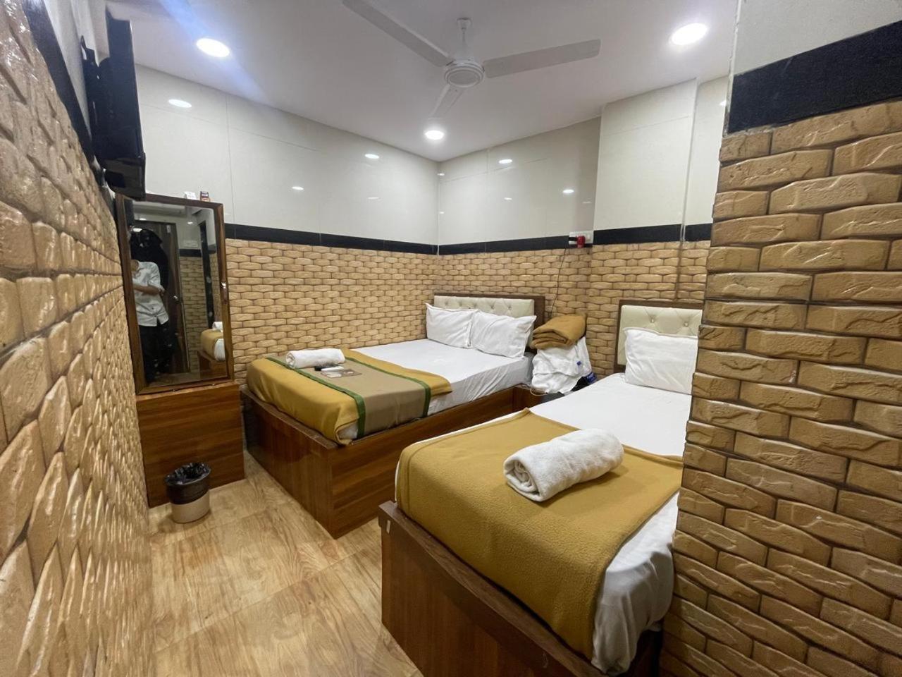 Angels Inn-sahar Road Guest house