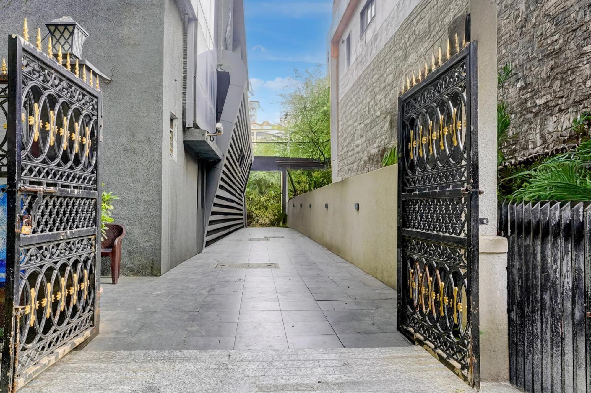 Super Collection O Sanpada Railway Junction Hotel Turambhe