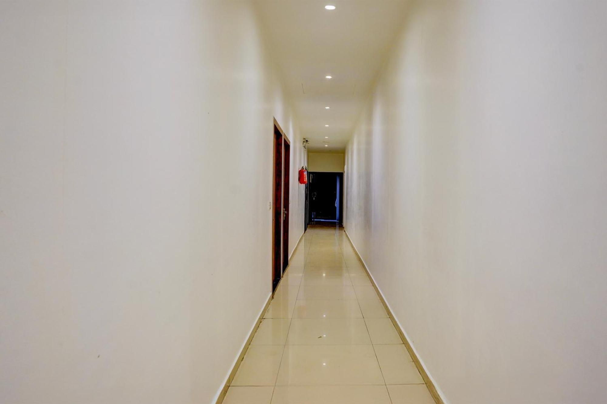 Super Collection O Sanpada Railway Junction 3* Turambhe