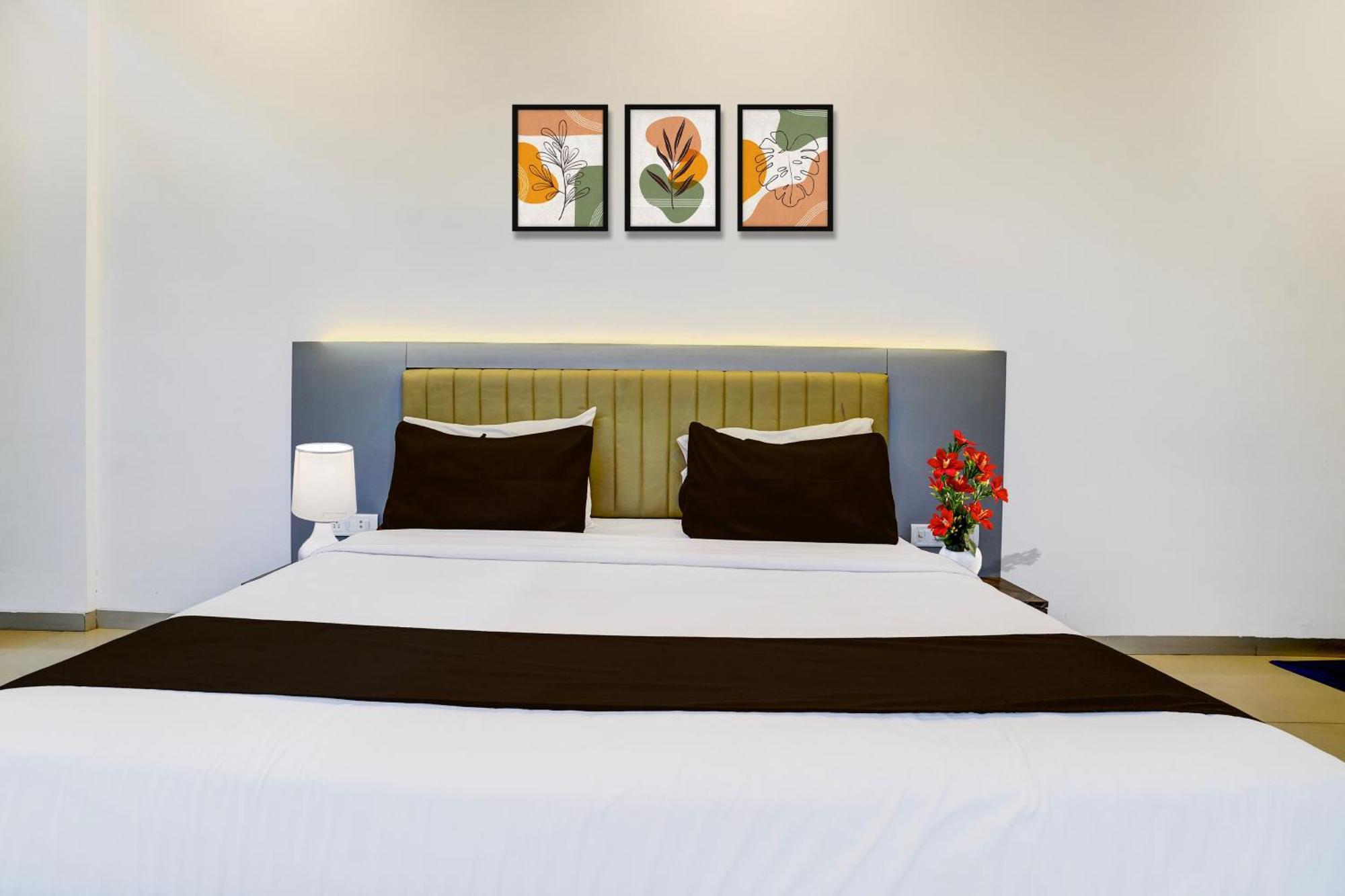 Hotel Super Collection O Sanpada Railway Junction Turambhe