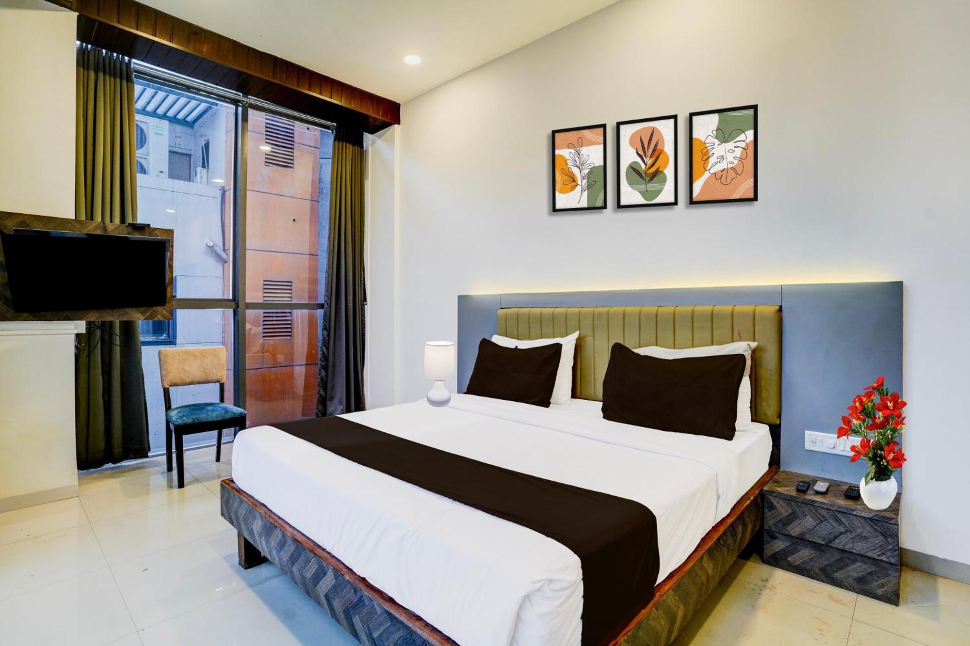 Super Collection O Sanpada Railway Junction