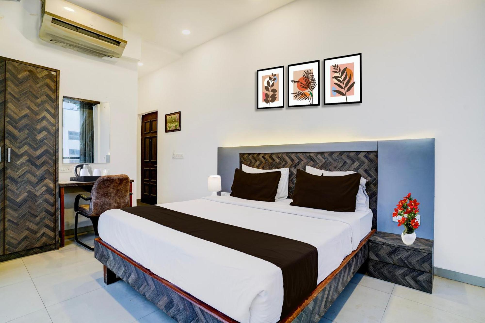 Super Collection O Sanpada Railway Junction Turambhe