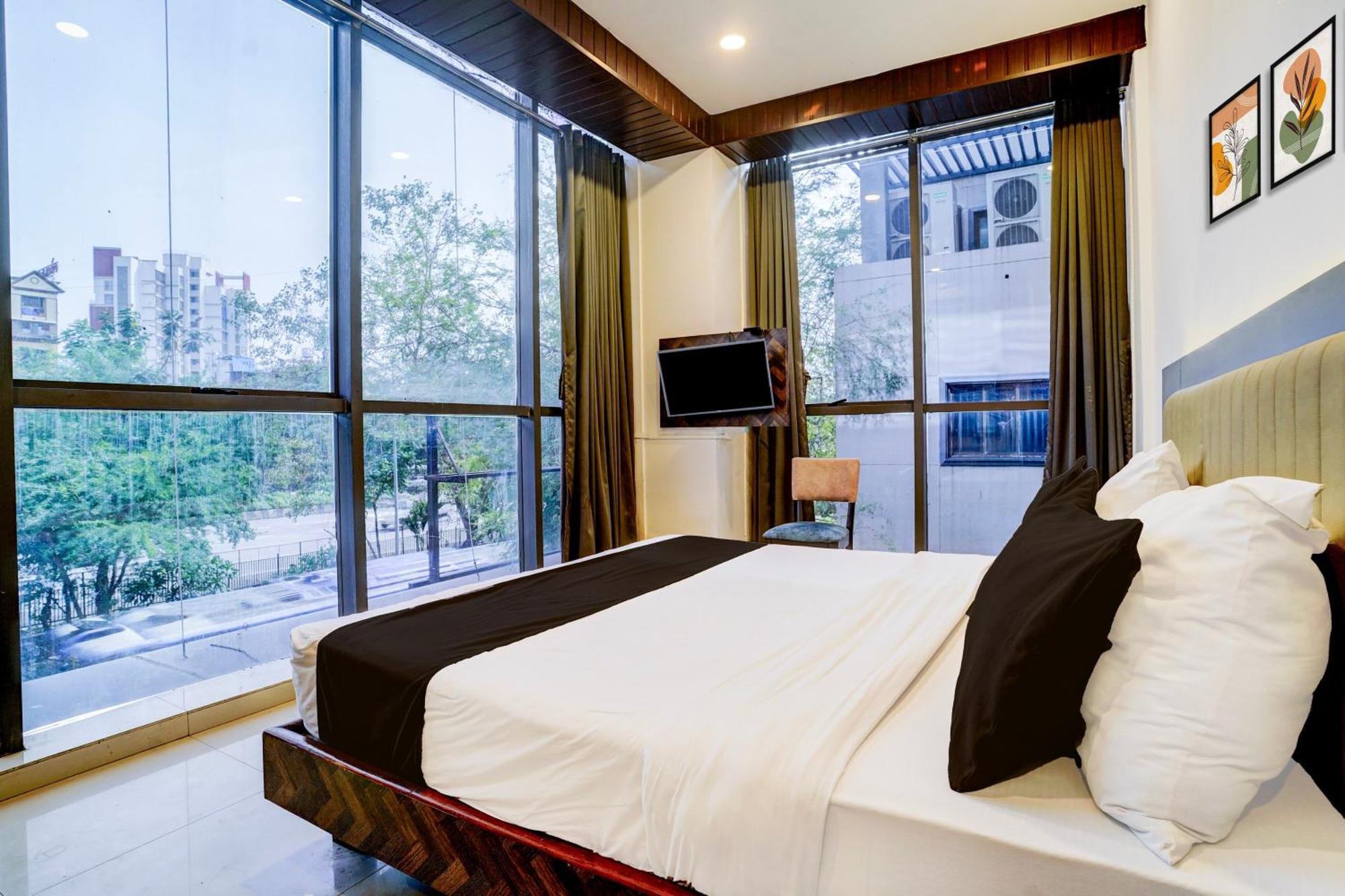 Super Collection O Sanpada Railway Junction Hotel