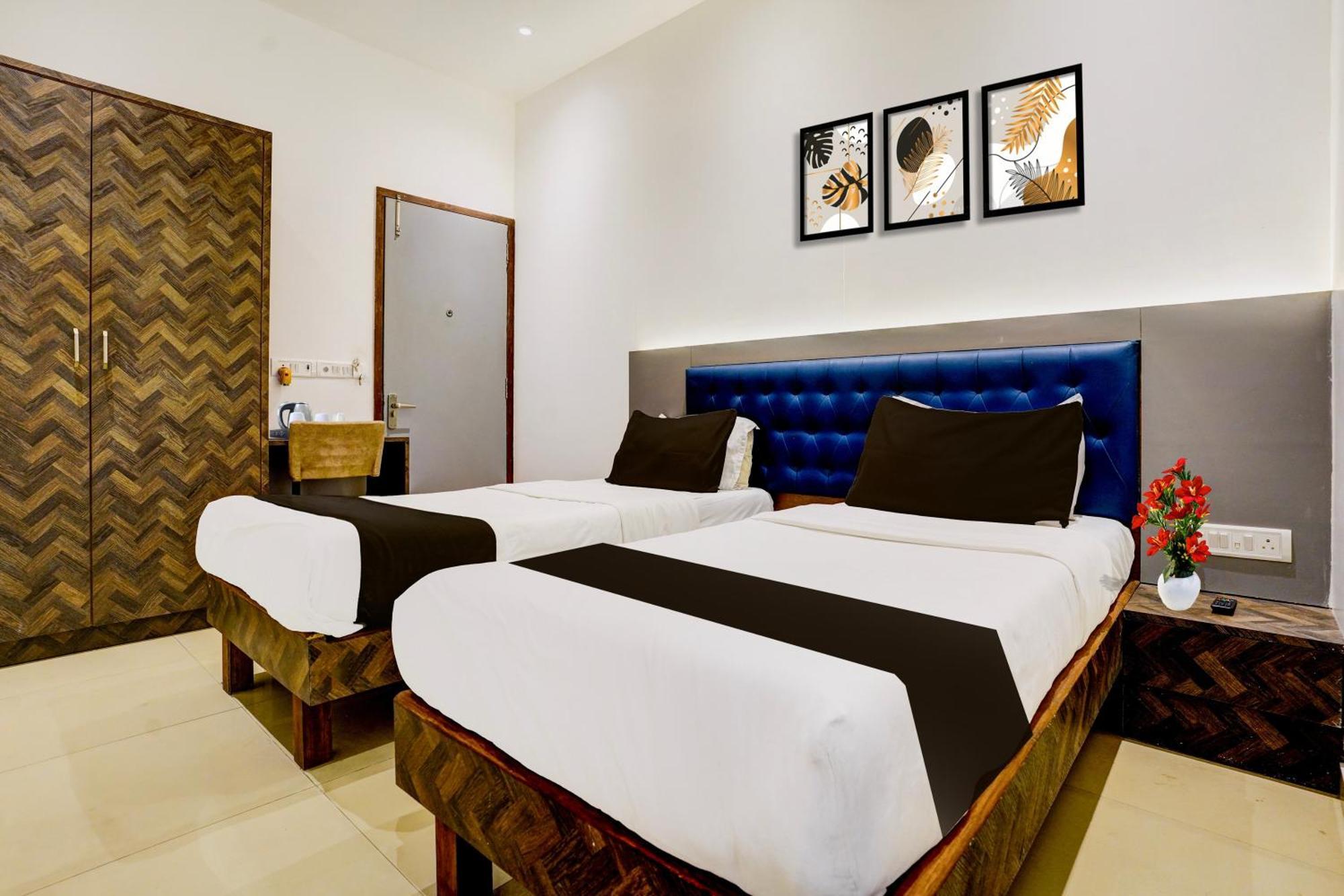 Super Collection O Sanpada Railway Junction Turambhe