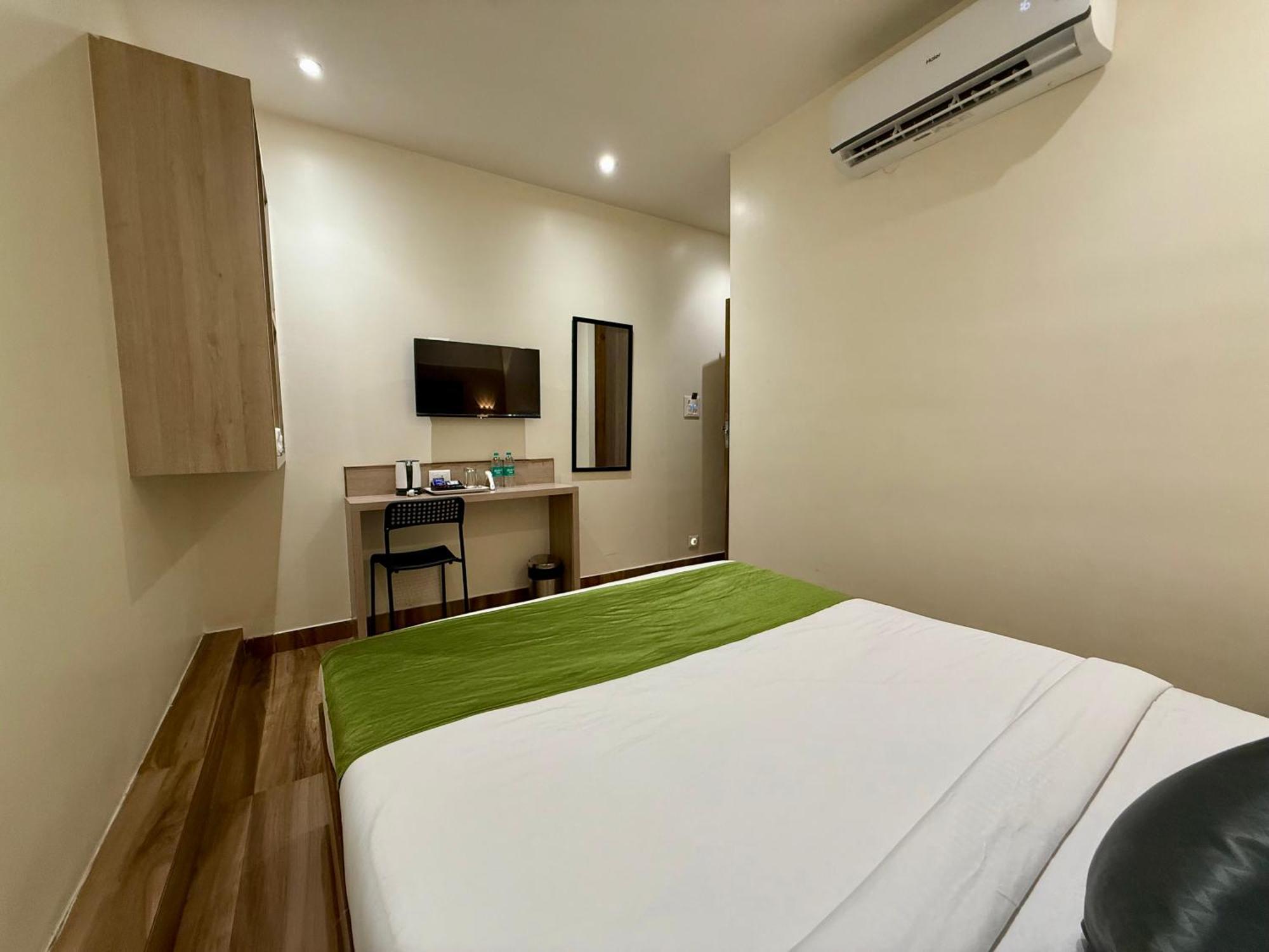 Riza Nesco Exhibition Centre Goregoan Hotel 3*