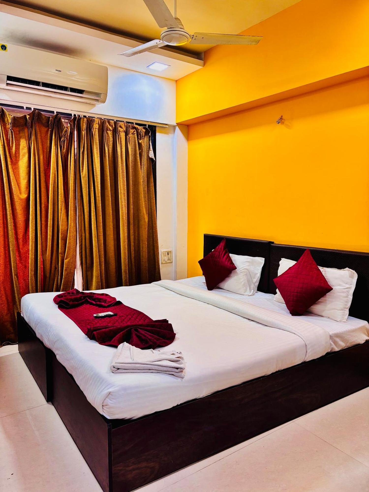 Hsquare Service Malad Bed & Breakfast