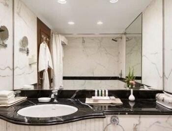 Ramada Plaza By Wyndham Palm Grove Hotel