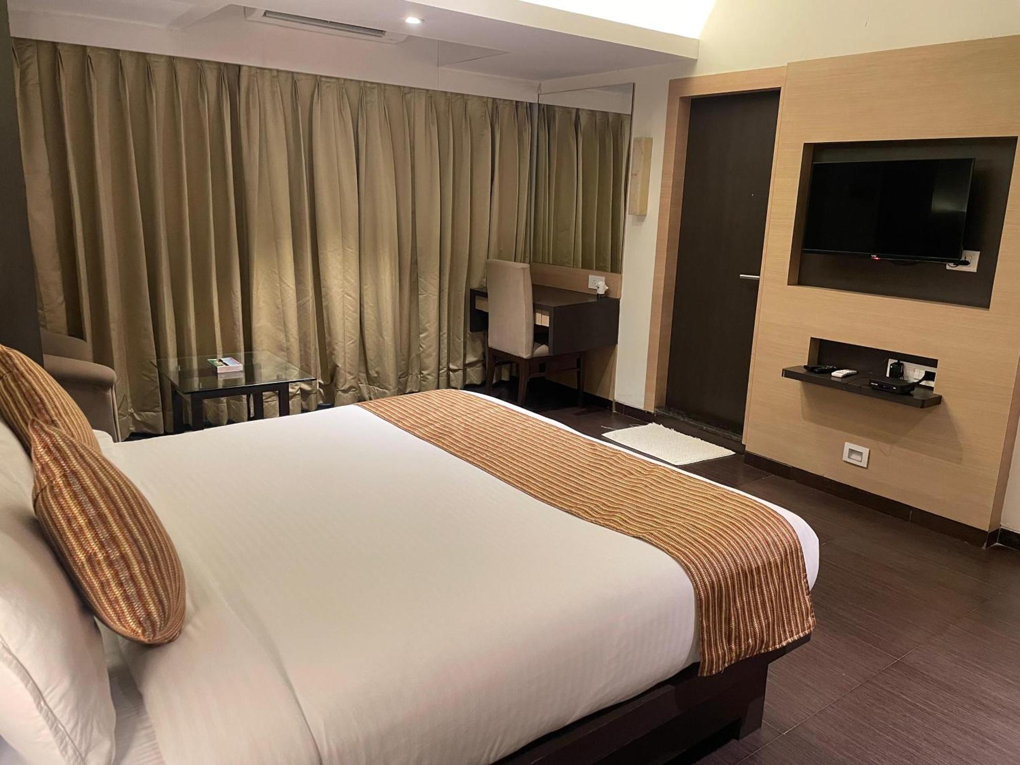 Galaxy Beacon Hotel, Santacruz ,mumbai Hotel 4*