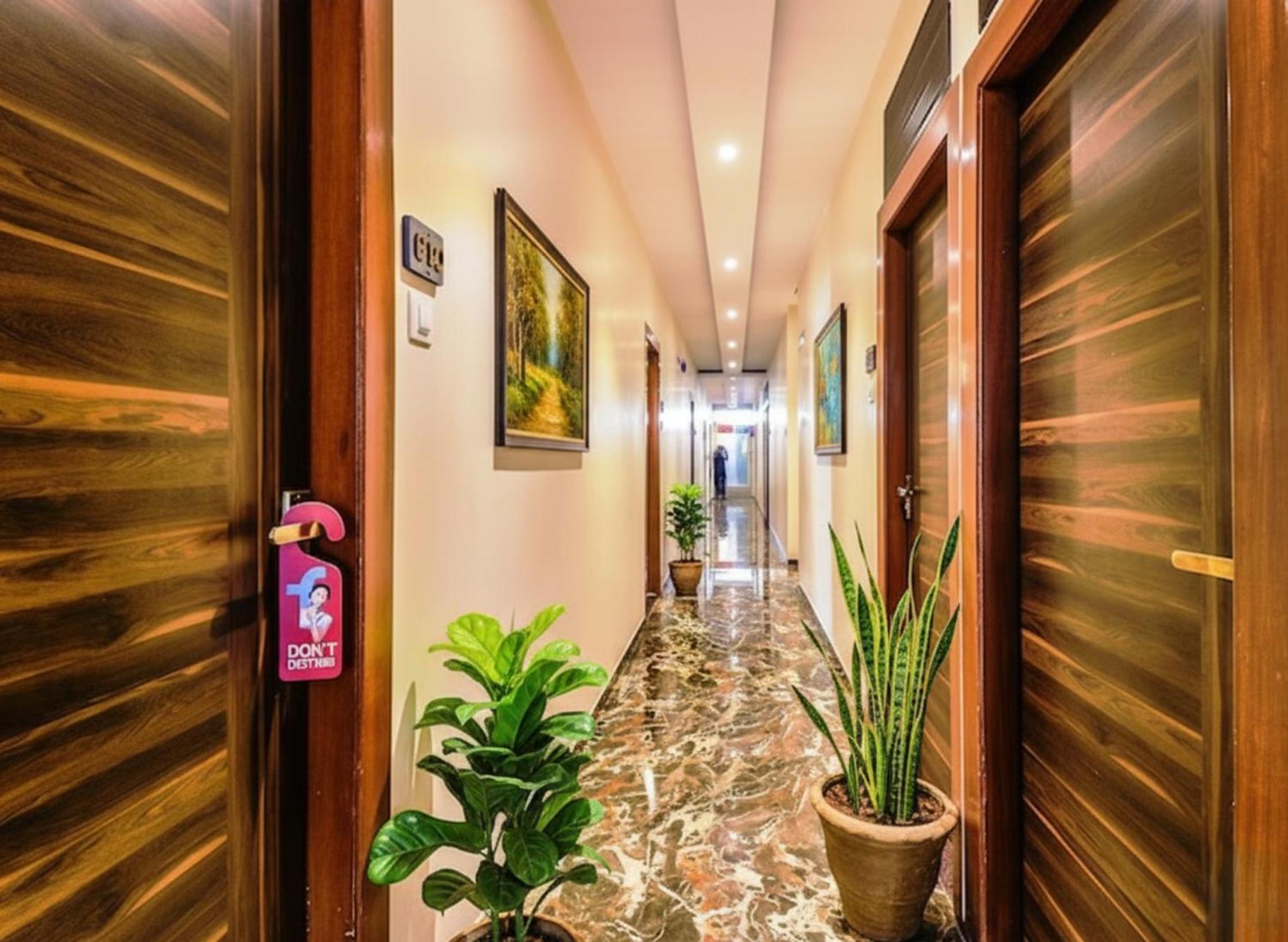 Hotel Fabhotel Aksa International