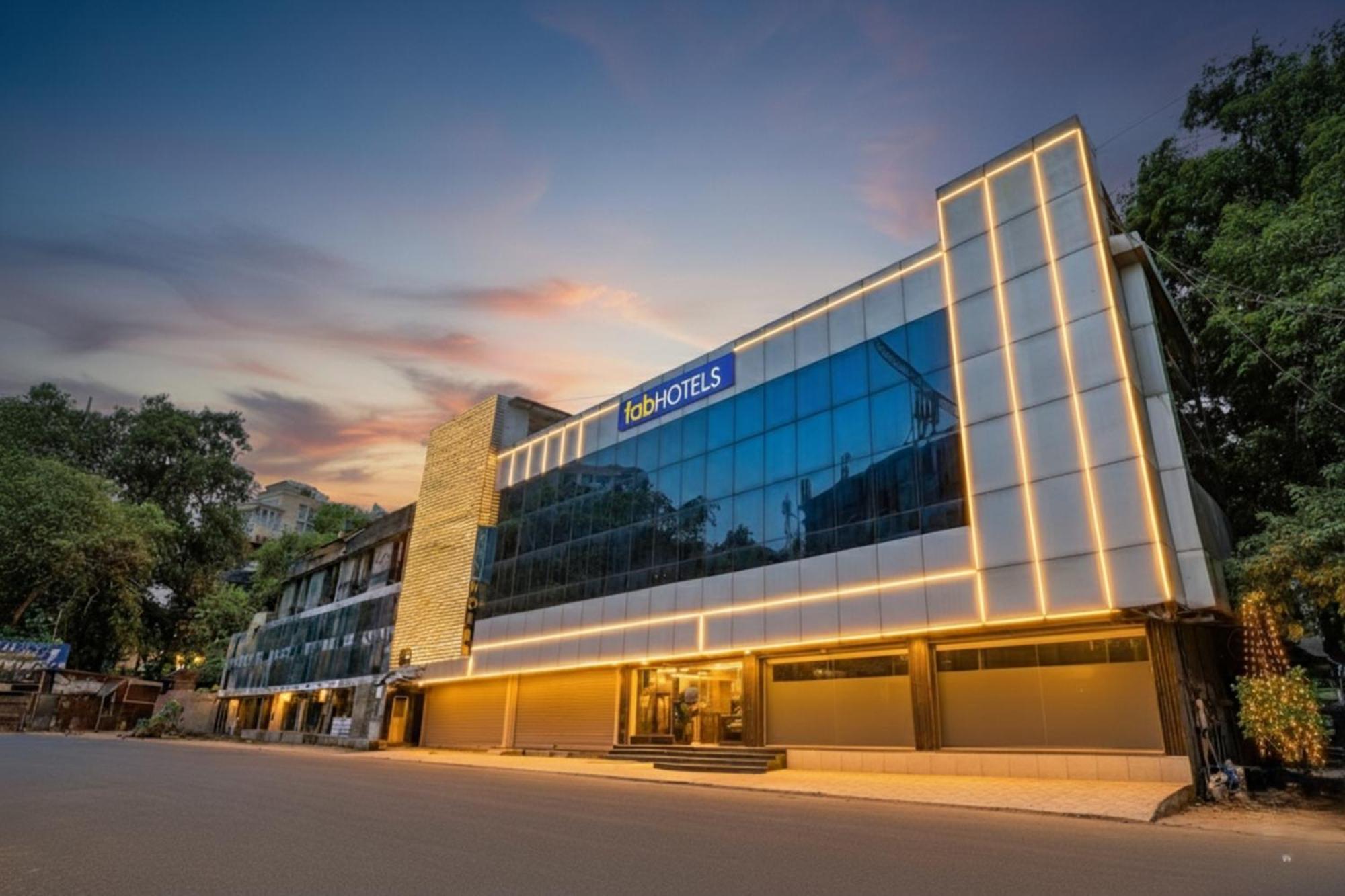 Fabhotel Veera Residency - Nr Airport Hotel