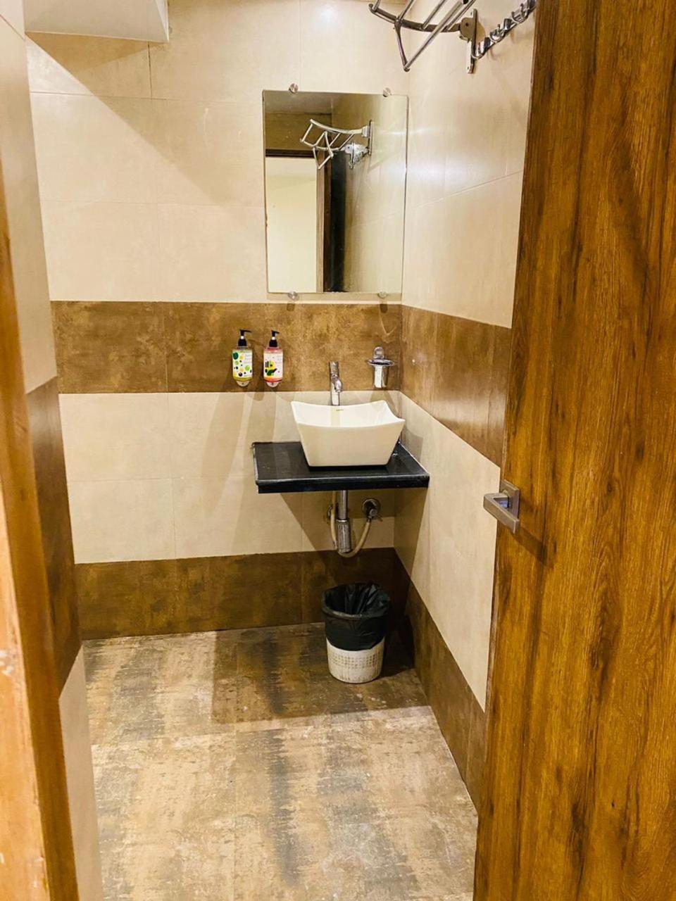 Hotel Double Crown Airport T2