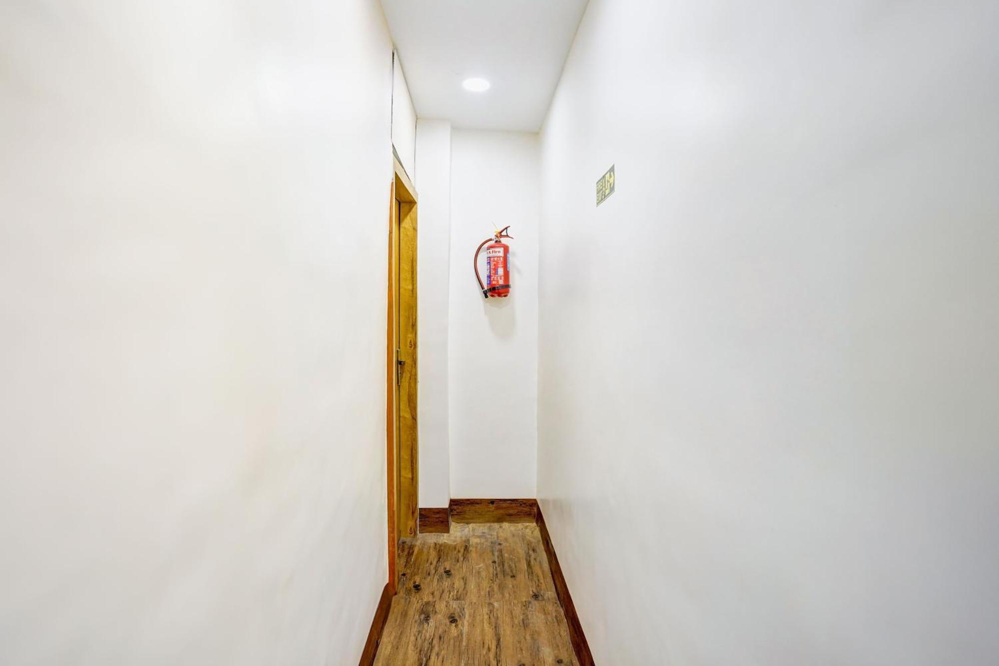 Super O Santacruz Railway Junction Formerly Kharsubway