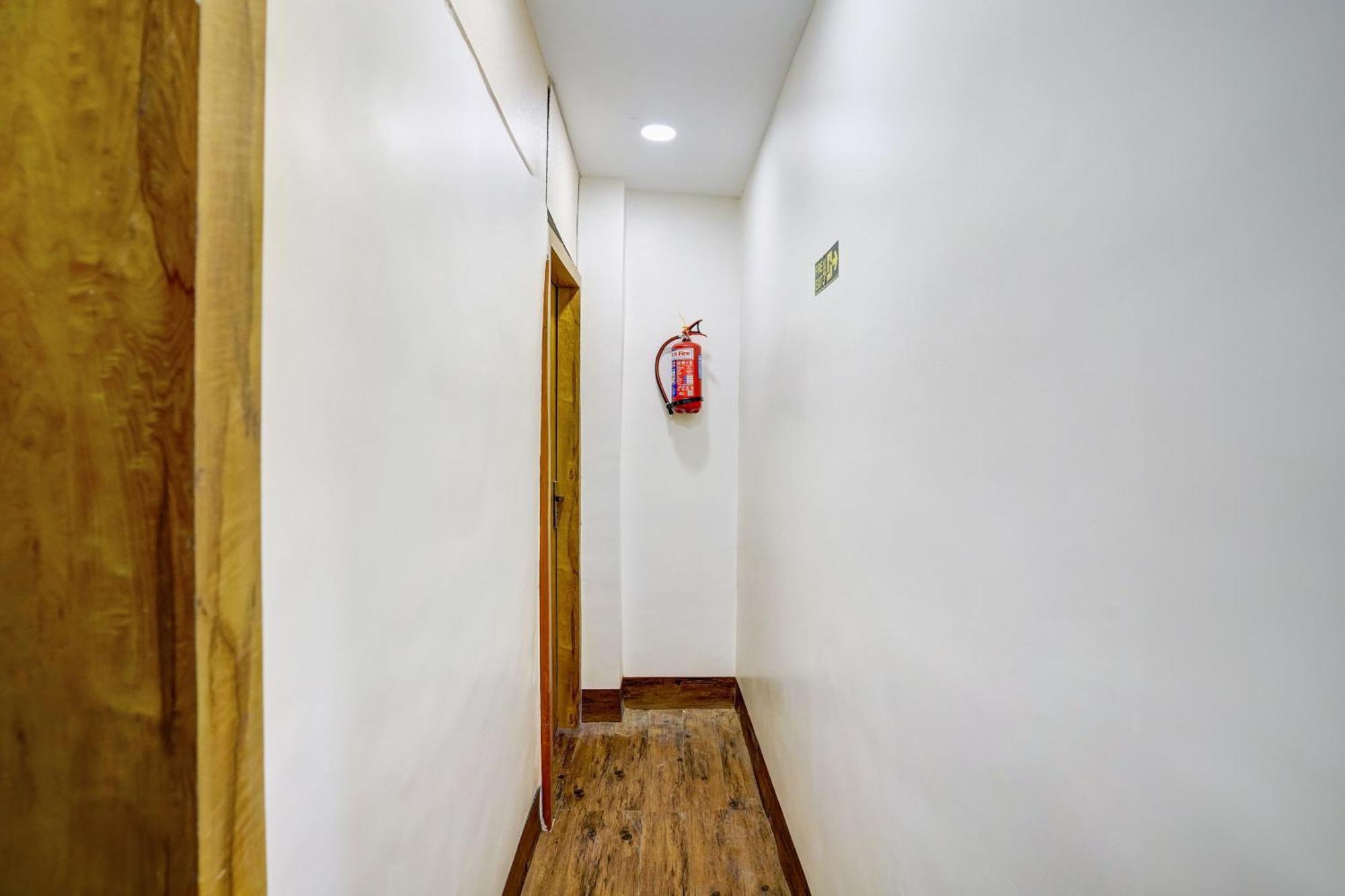 Super O Santacruz Railway Junction Formerly Kharsubway Hotel