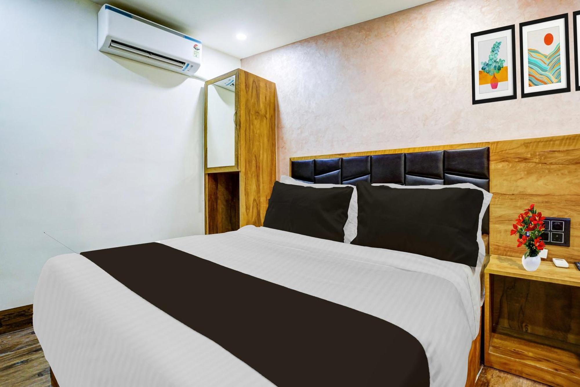 Hotel Super O Santacruz Railway Junction Formerly Kharsubway 3*