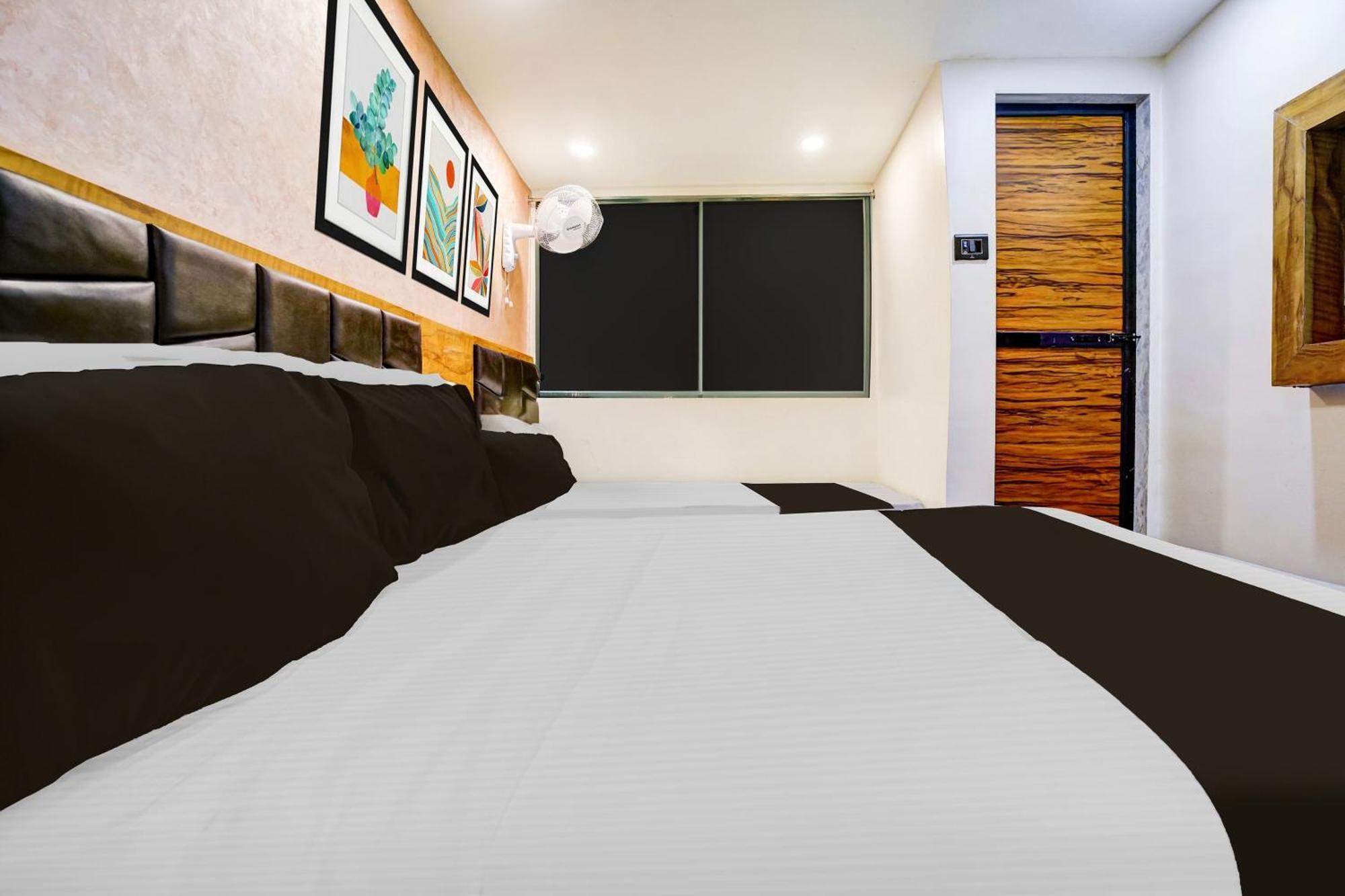 Super O Santacruz Railway Junction Formerly Kharsubway