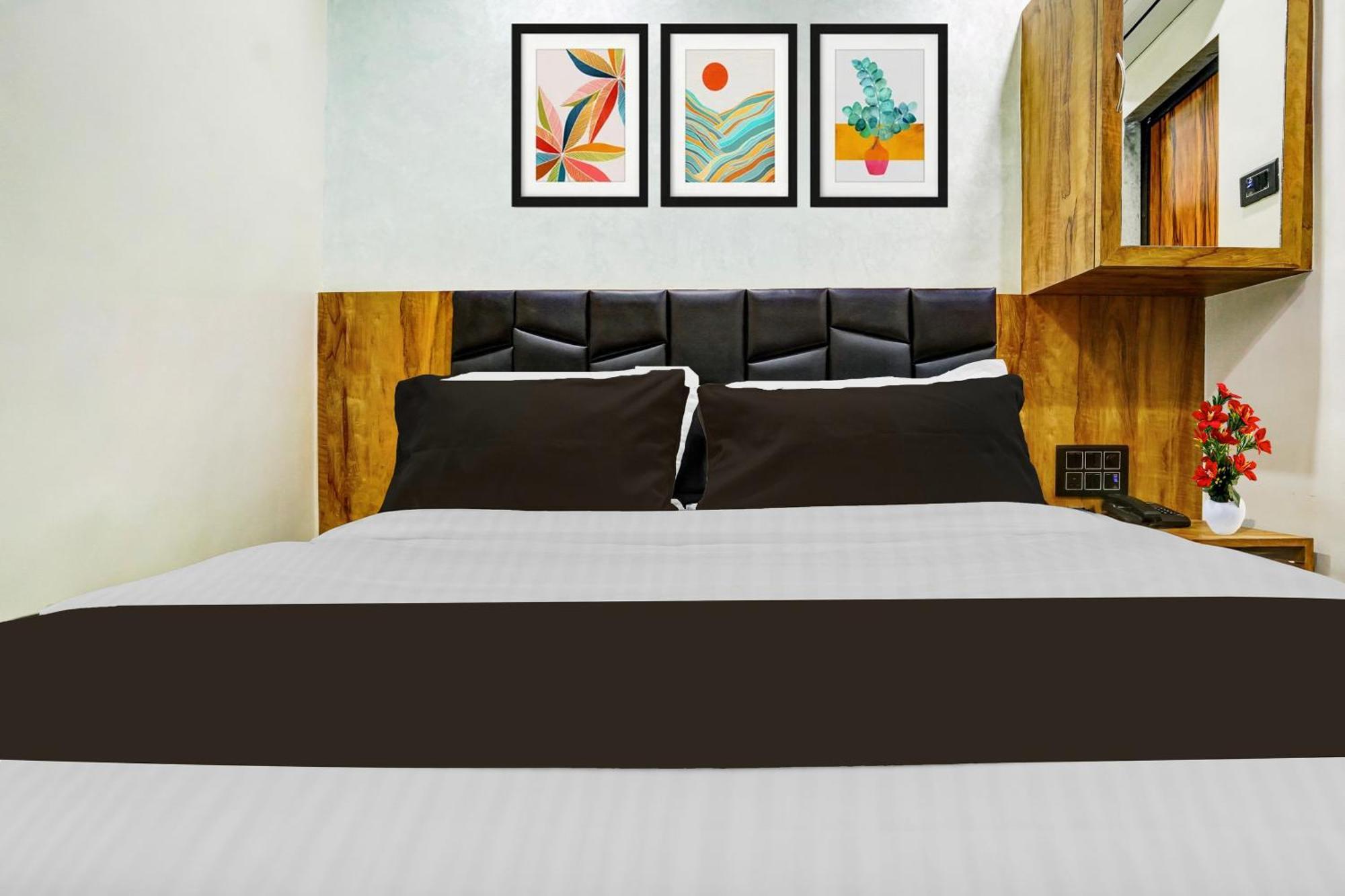 Super O Santacruz Railway Junction Formerly Kharsubway Hotel