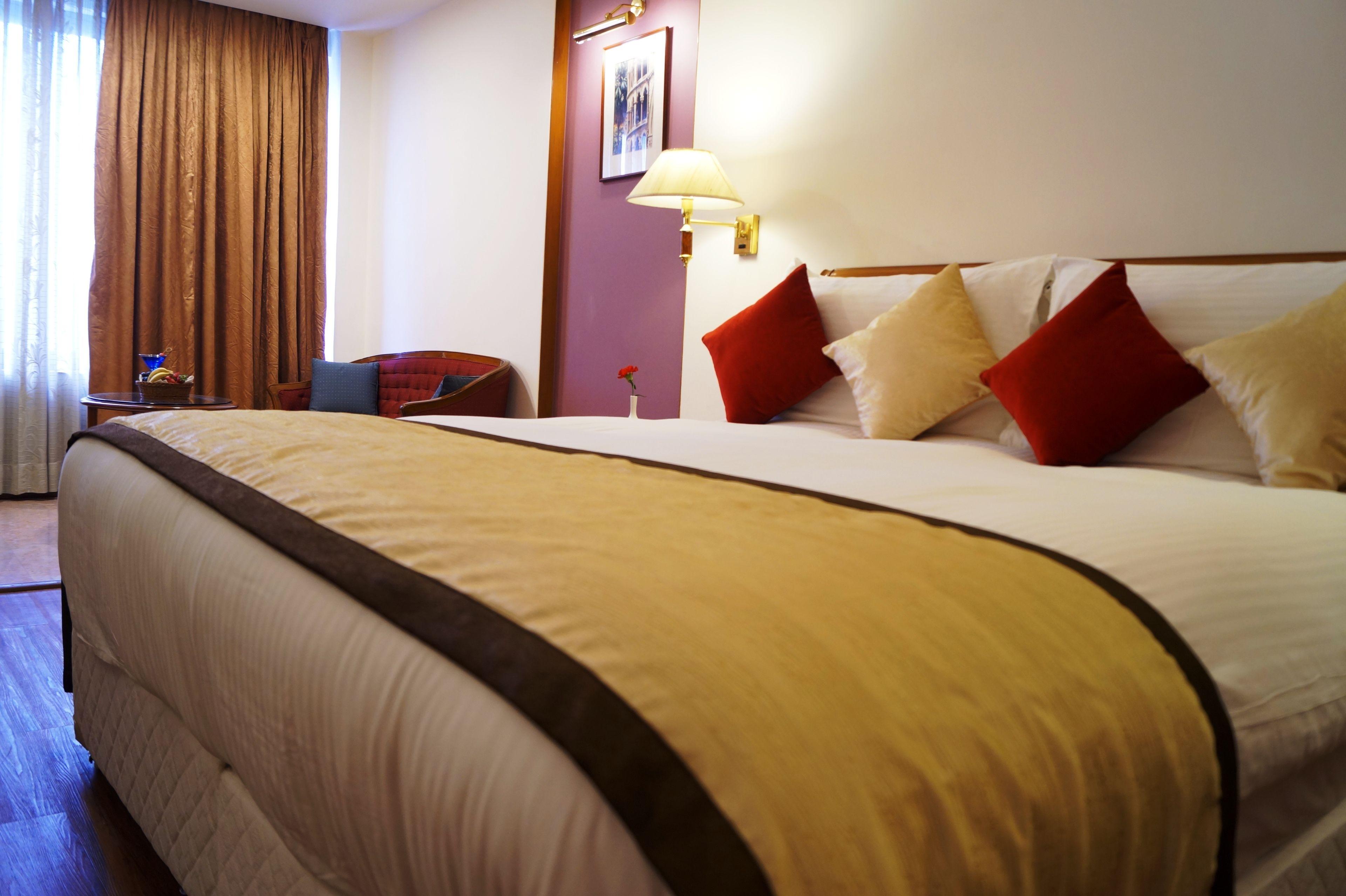 The Ambassador, Marine Drive, Hotel 4*