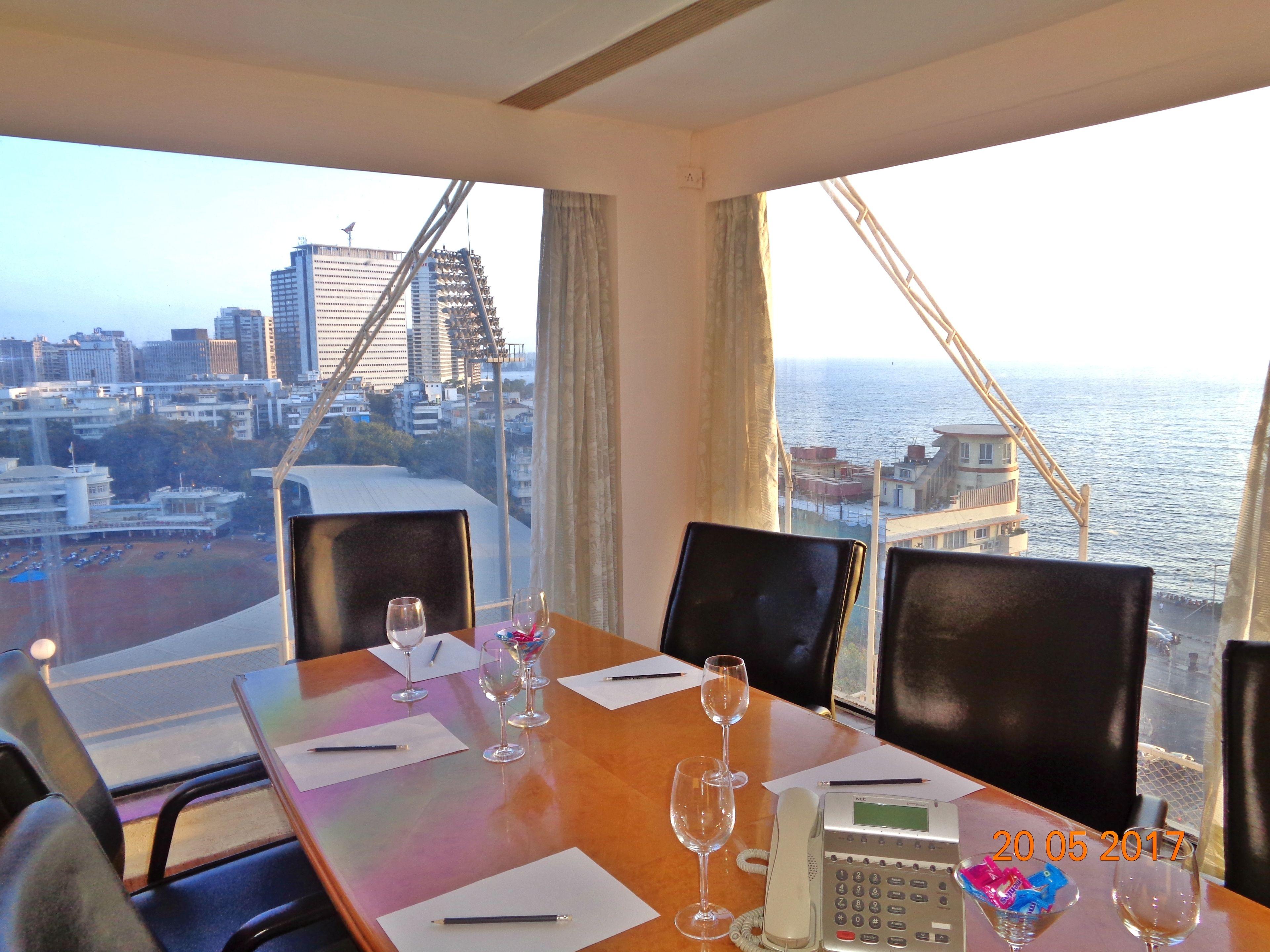 Hotel The Ambassador, Marine Drive, 4*