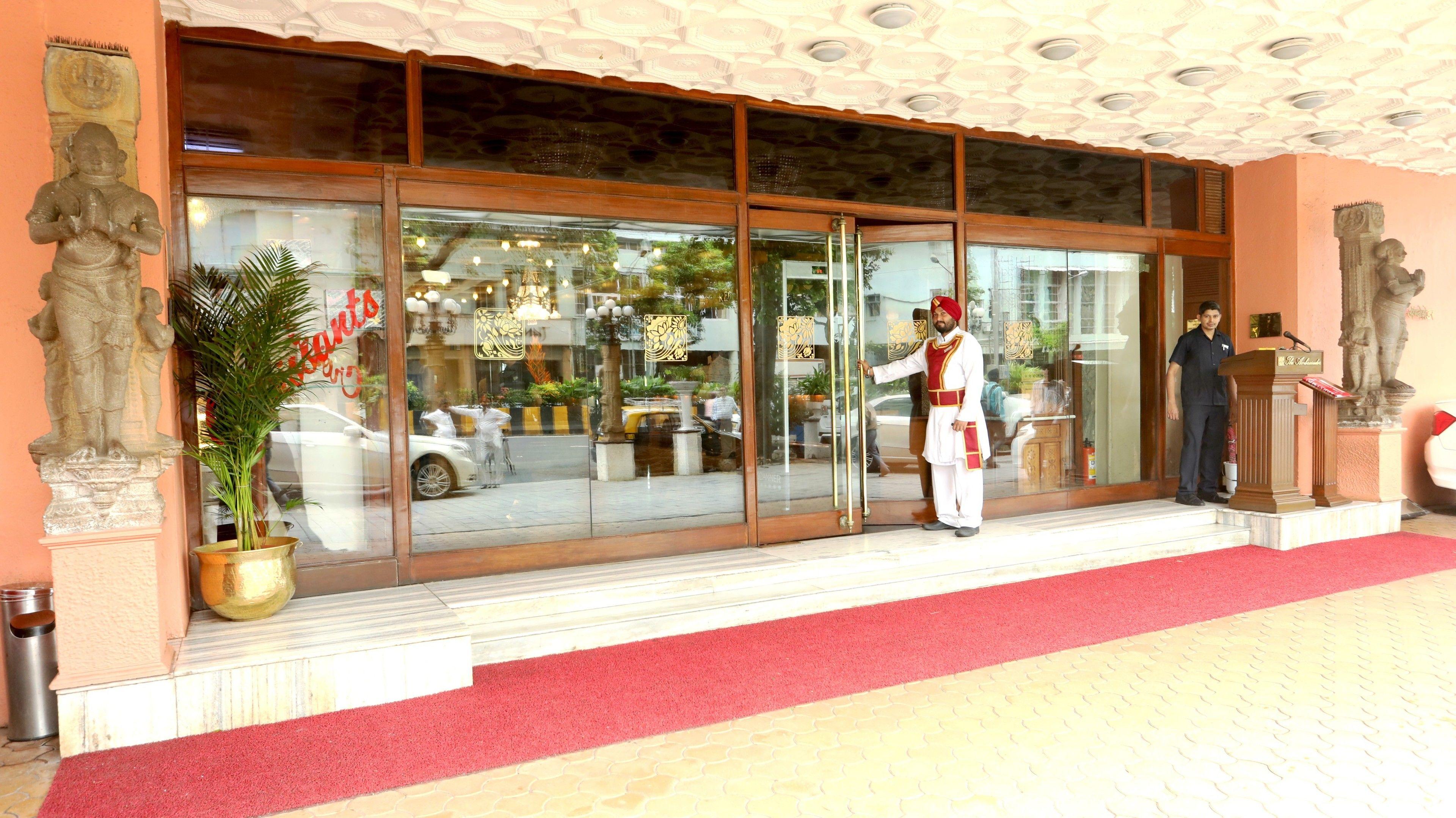 Hotel The Ambassador, Marine Drive, 4*