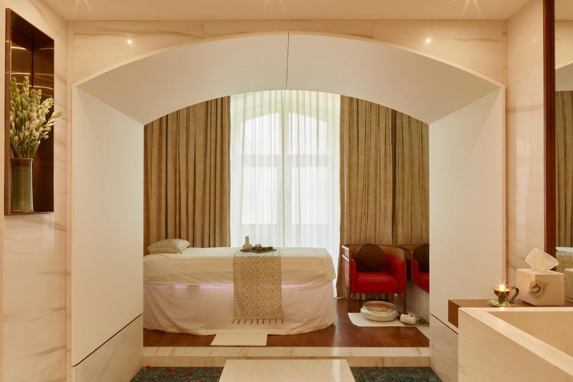 The Taj Mahal Tower, 5*