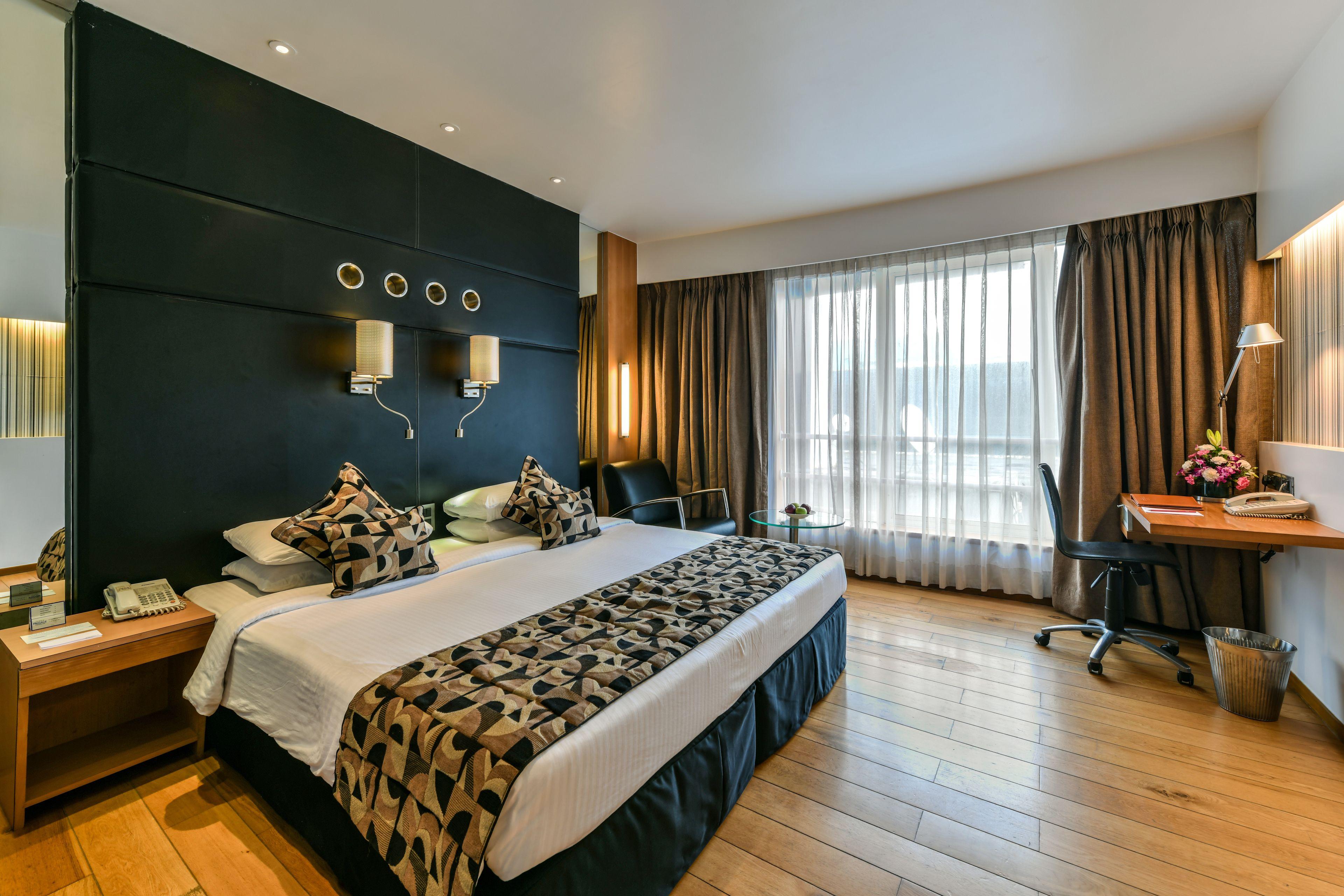 Hotel The Regale By Tunga Mumbai