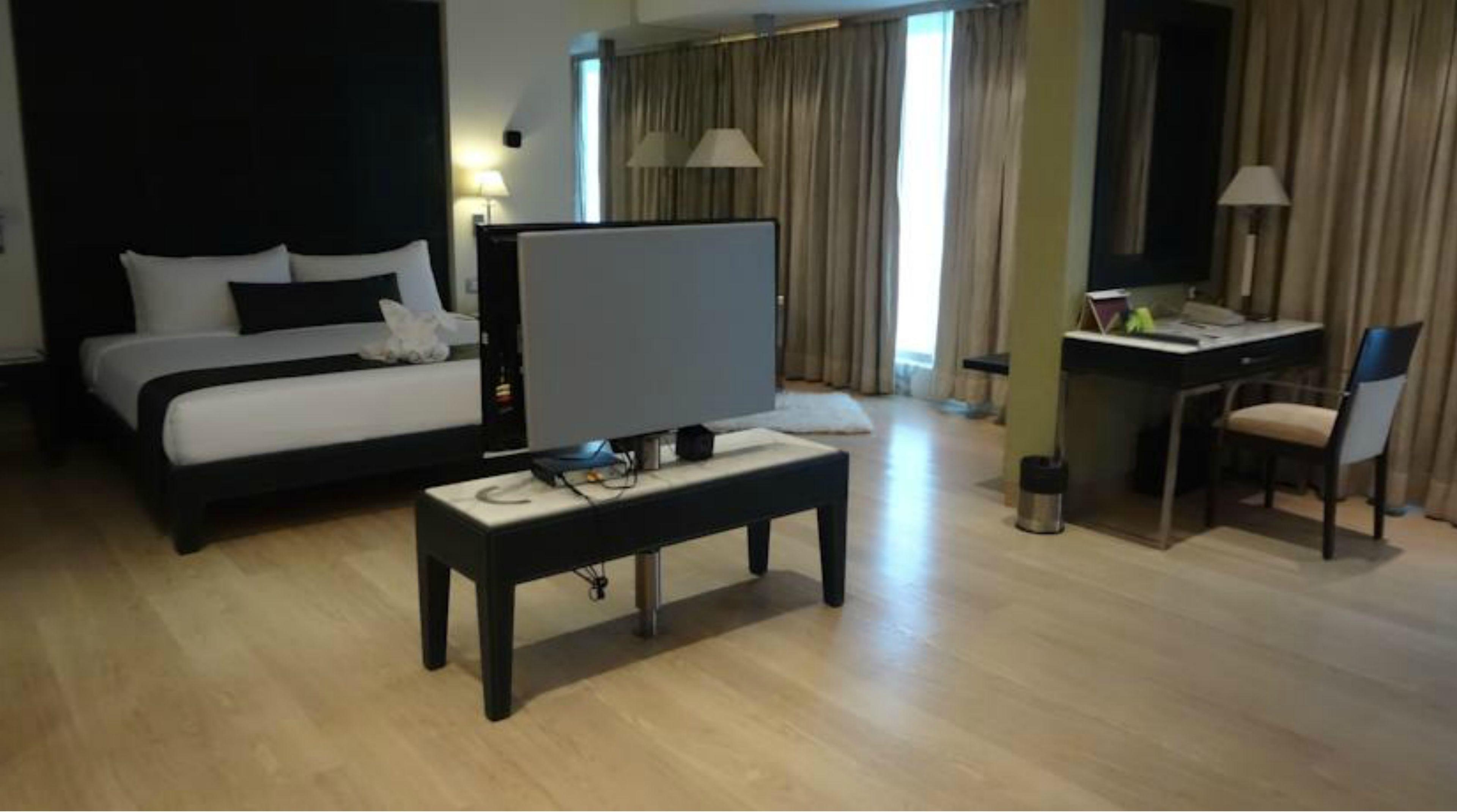 Mirage Hotel, International Airport 4* Mumbai