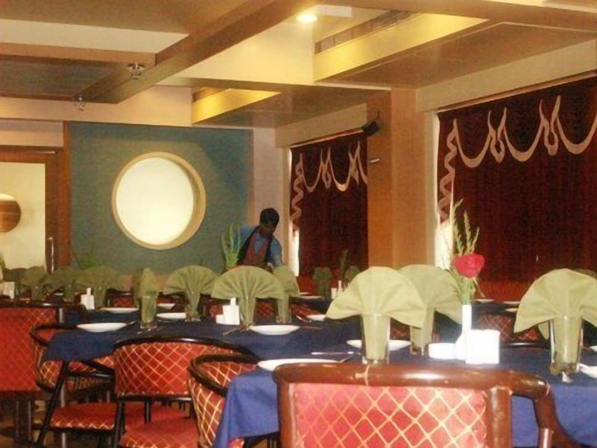 Treebo Trend Host Hotel 2*