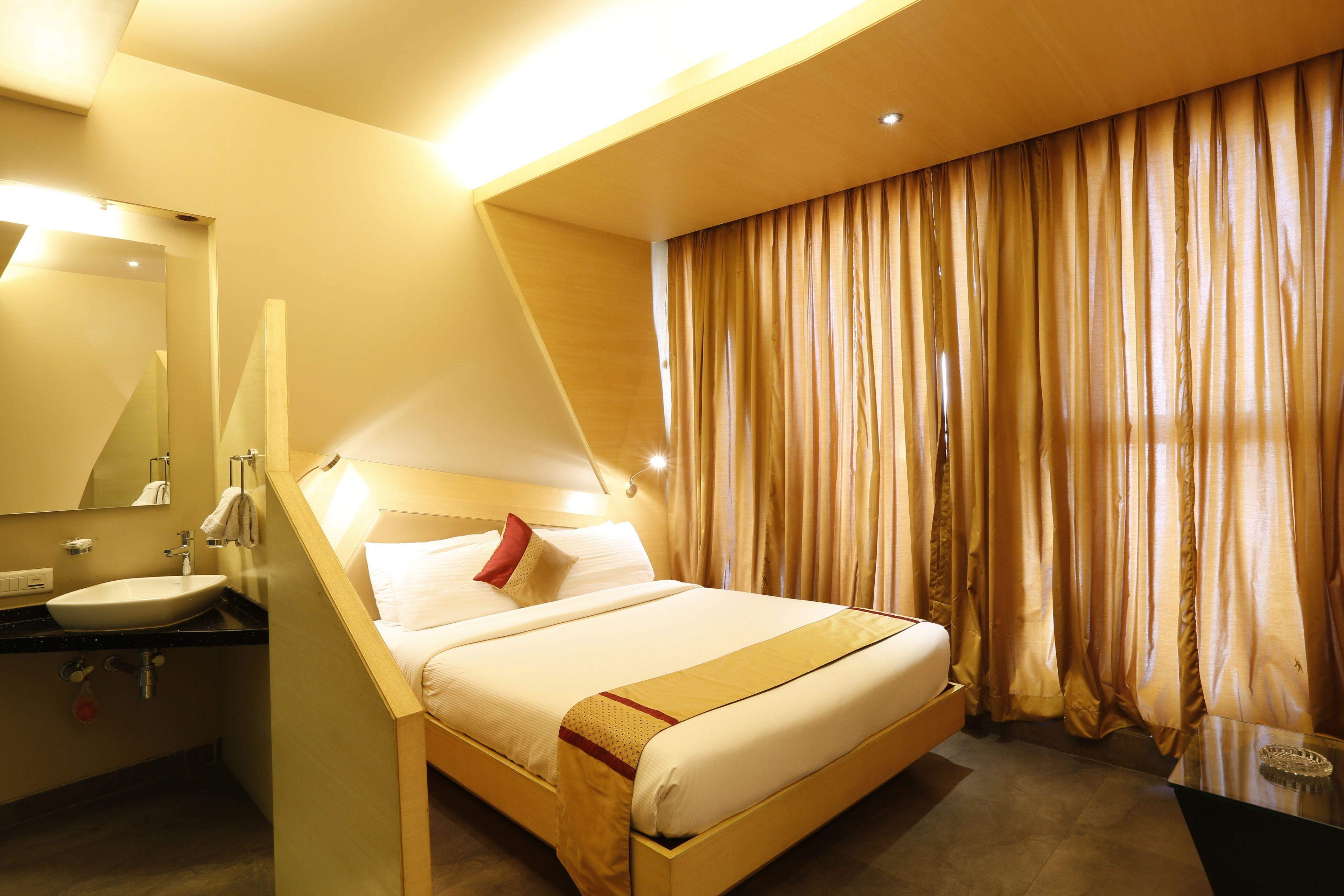 Hotel Dragonfly - The Art