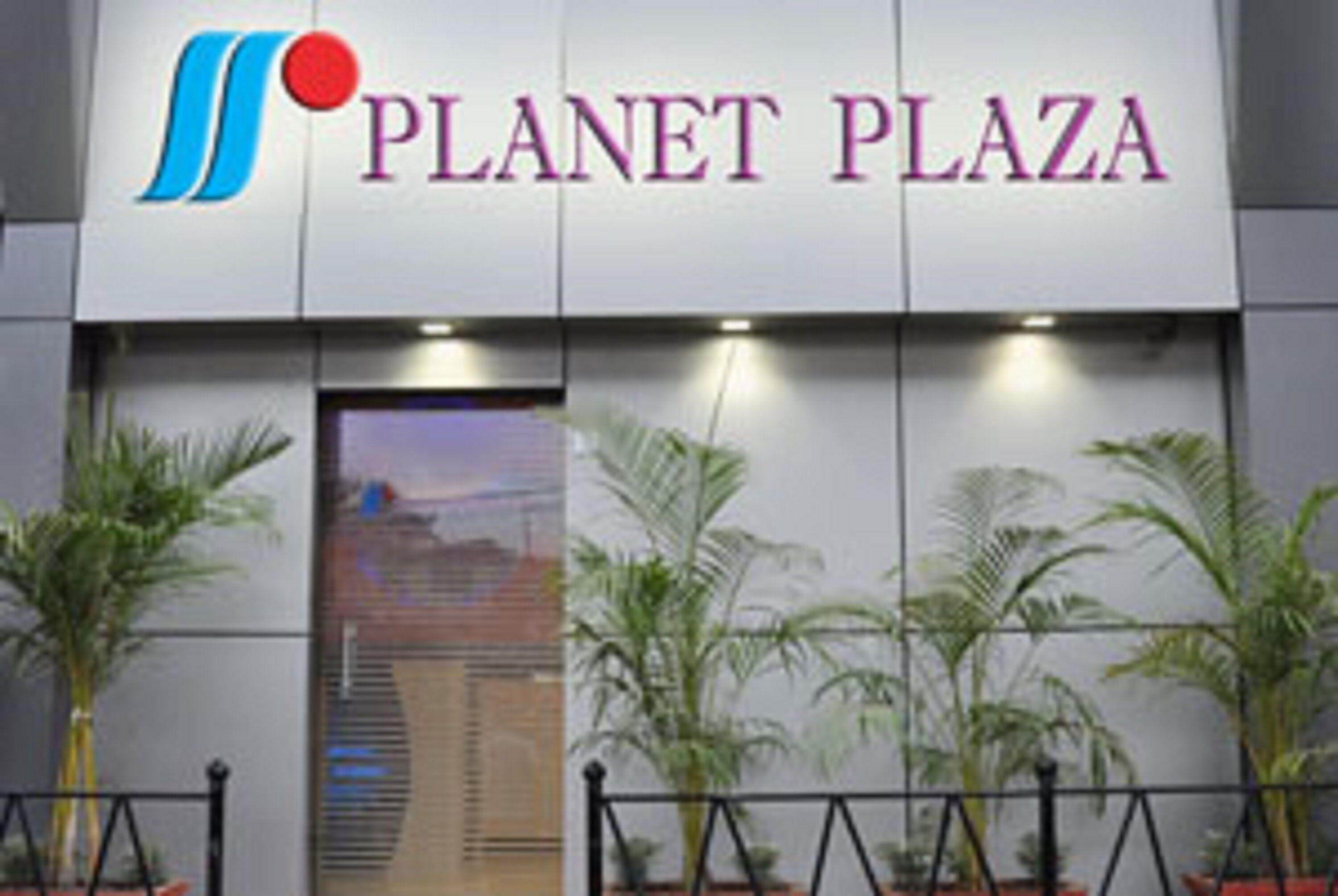 Planet Plaza 2*