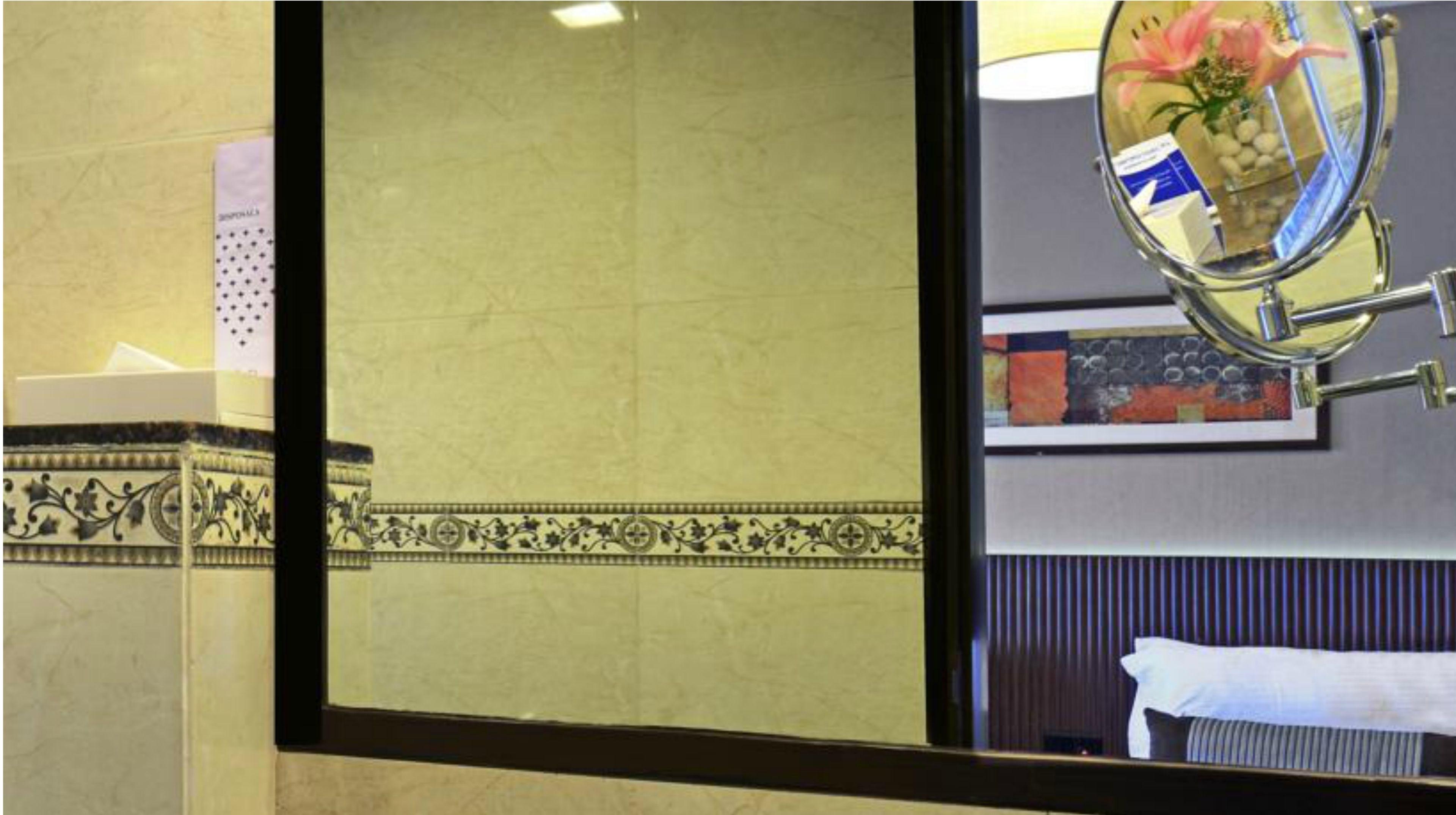 Residency Sarovar Portico Hotel 4*