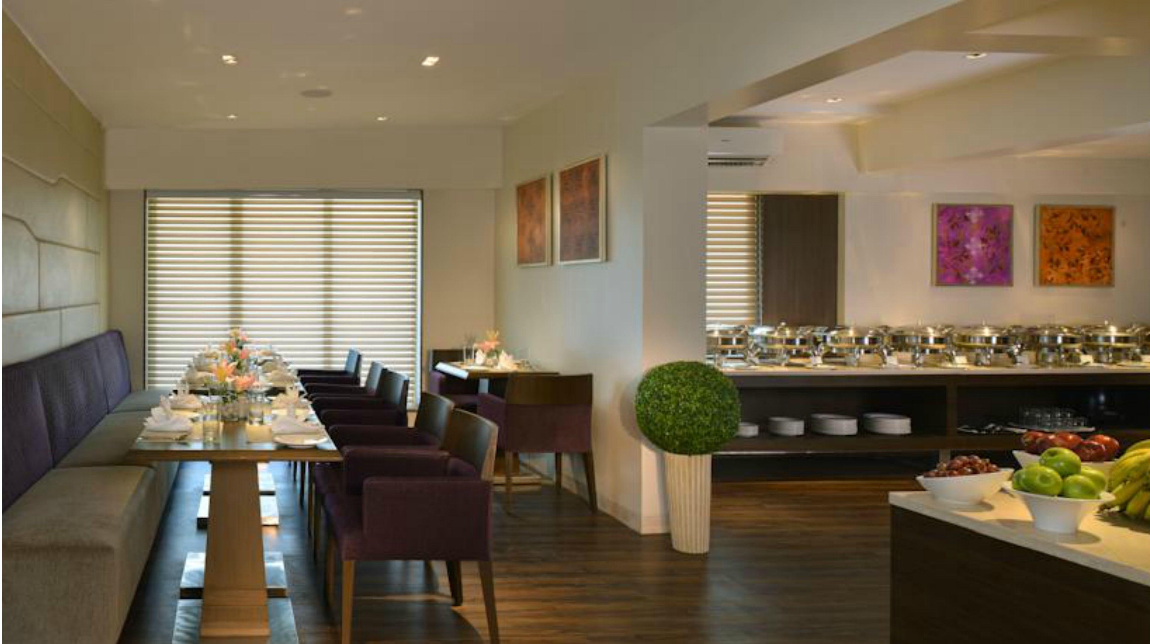 Hotel Residency Sarovar Portico 4*