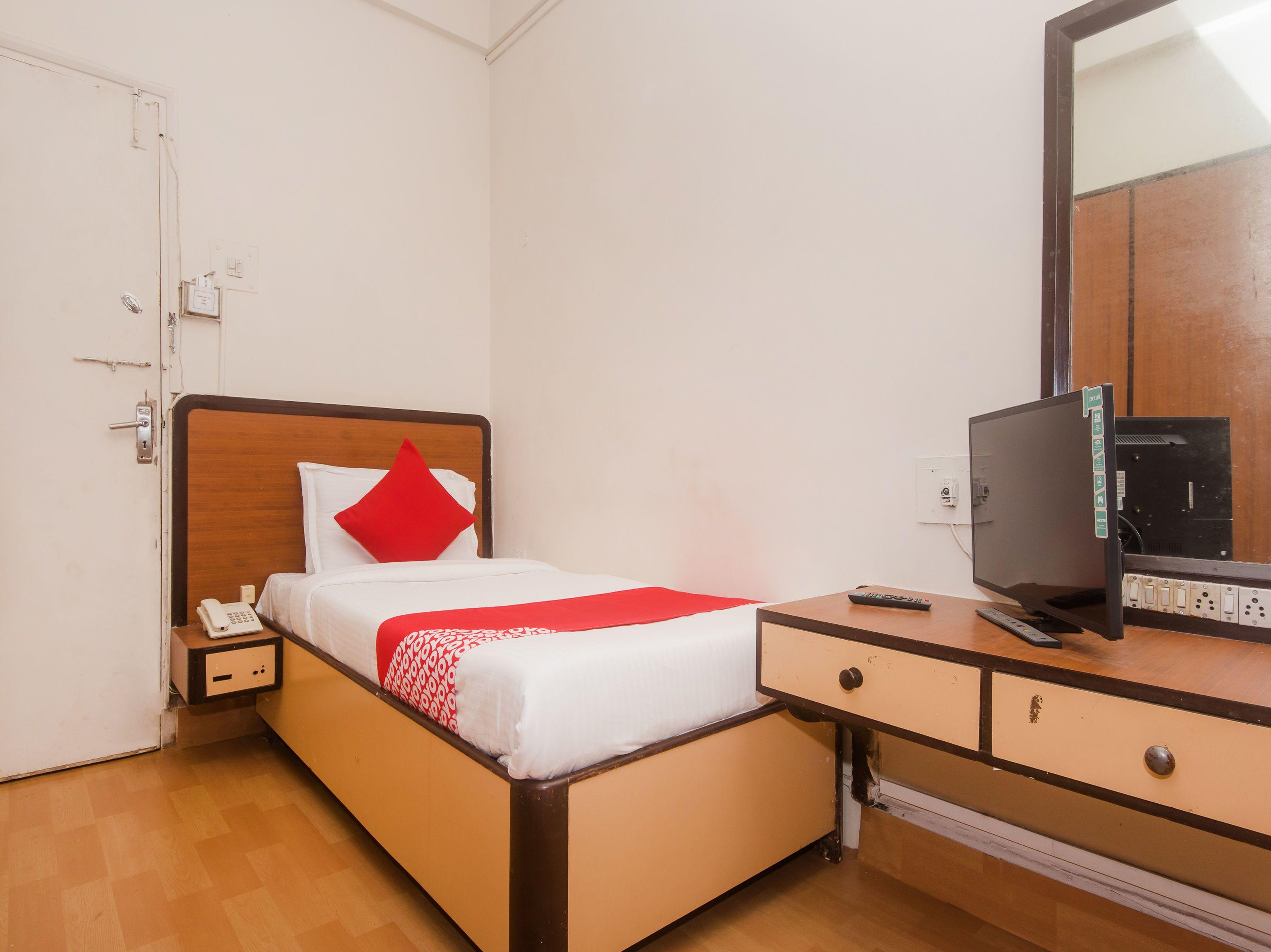 Oyo 935 Palkhee Hotel