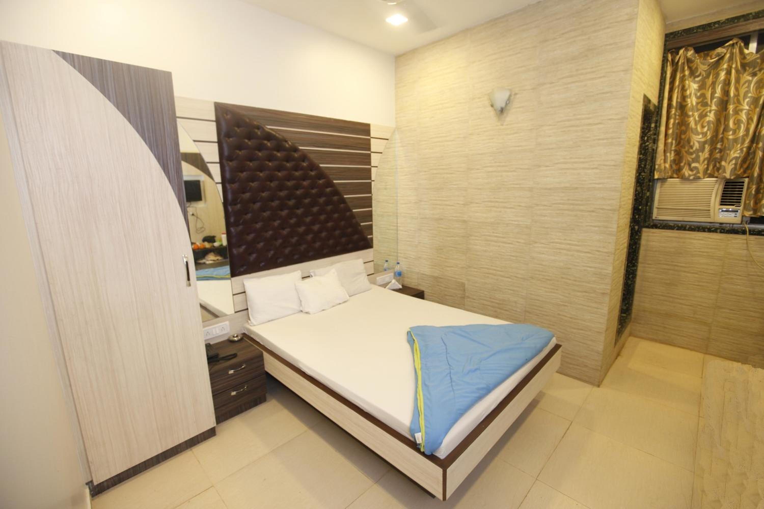 Hotel Al Moazin Mumbai
