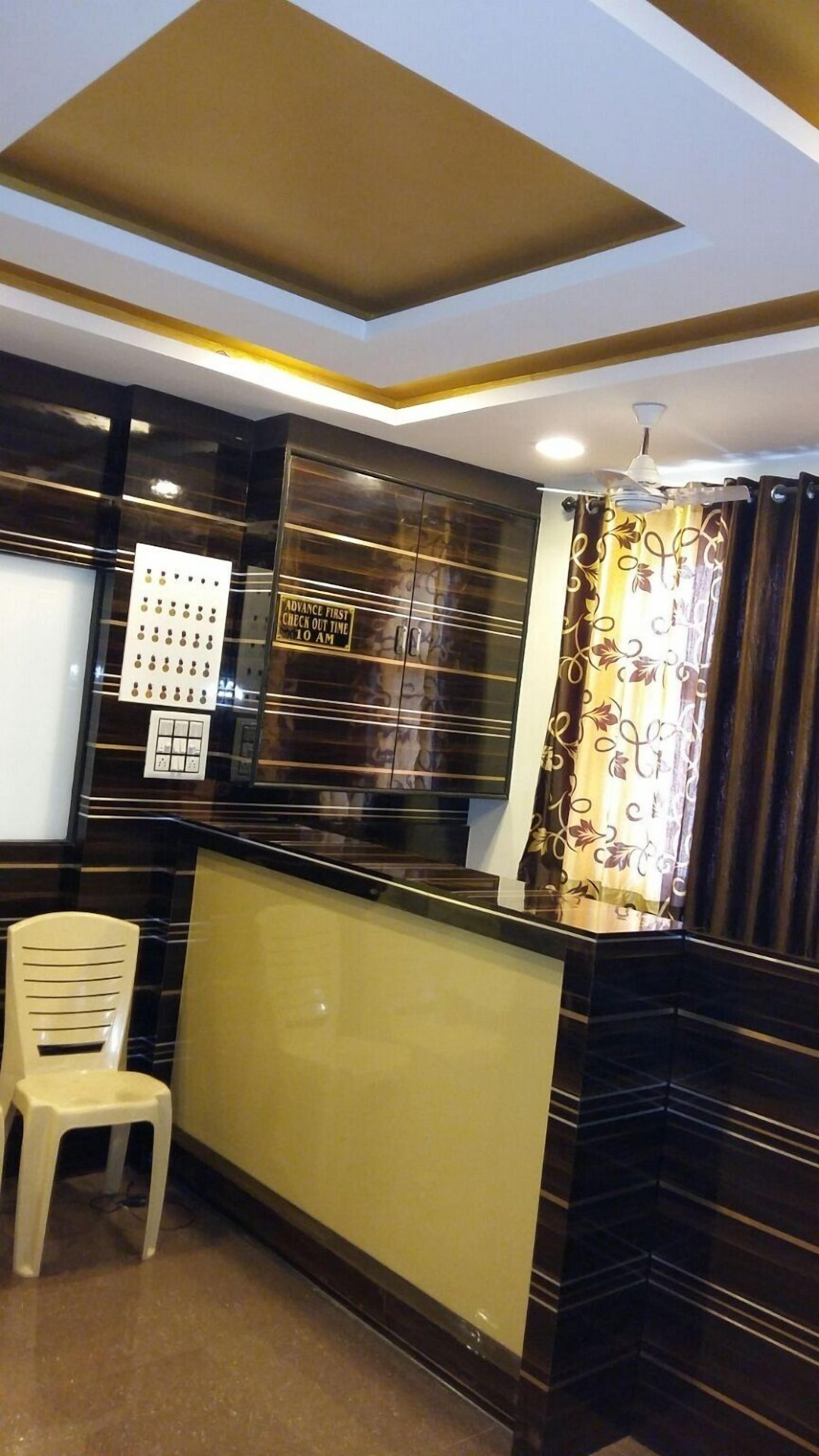 Oyo 76486 Silver Moon