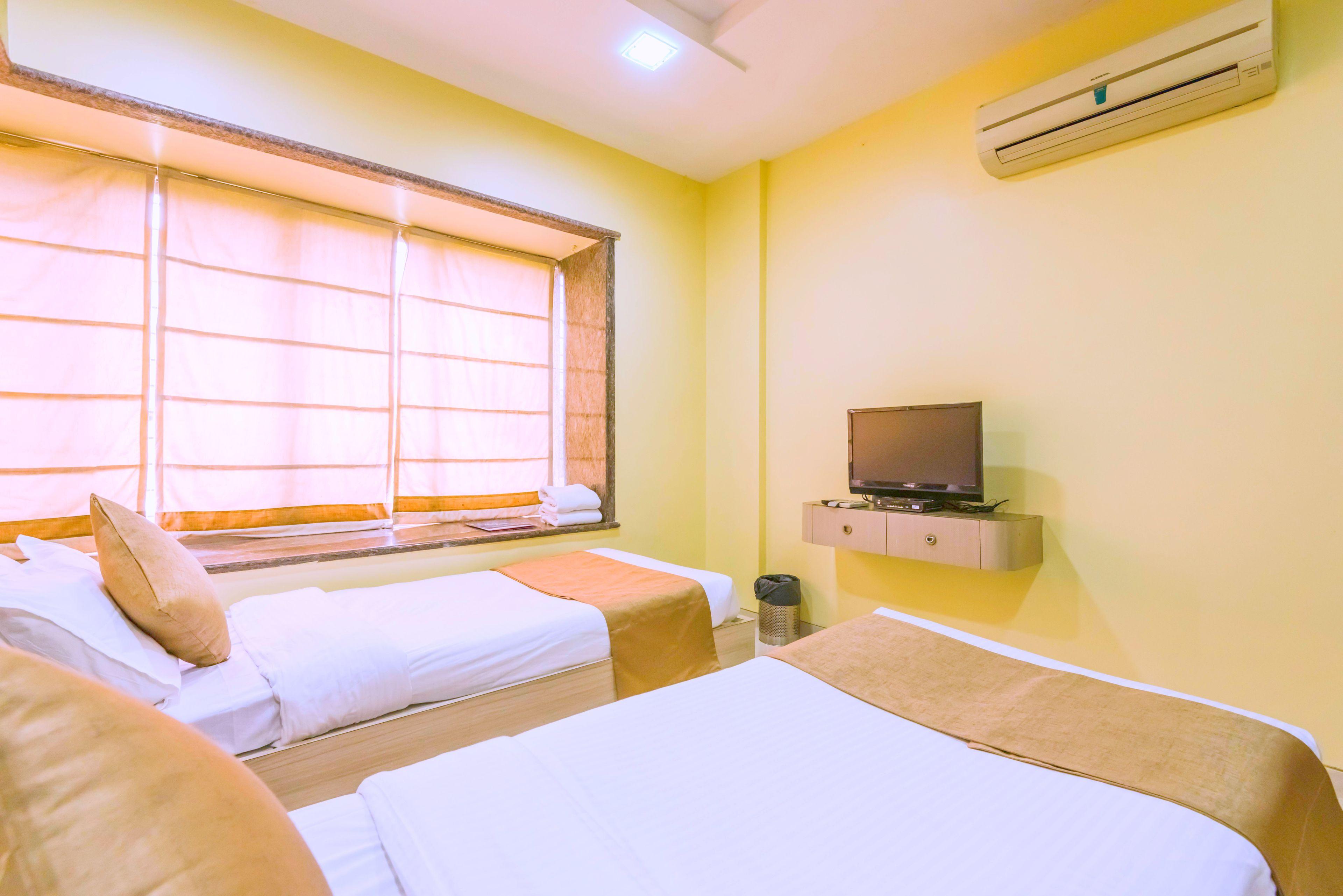 Apartment Dragonfly Emerald