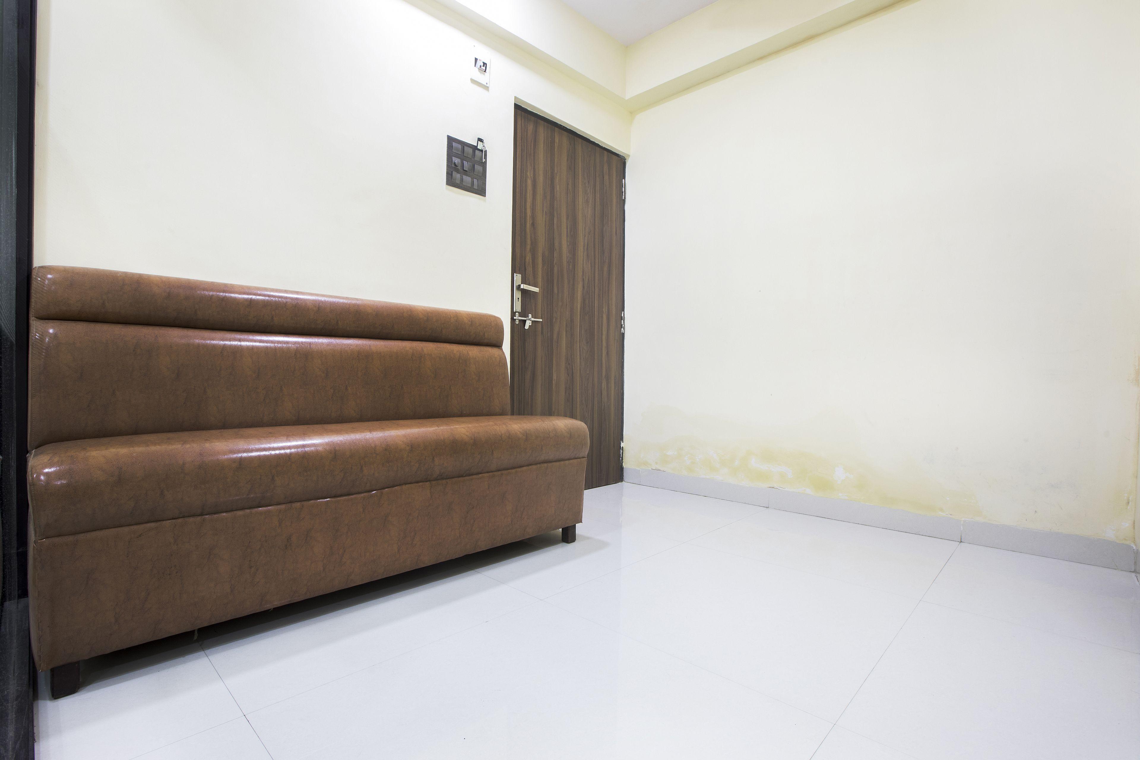 Oyo 23656 Parimeet Hotel