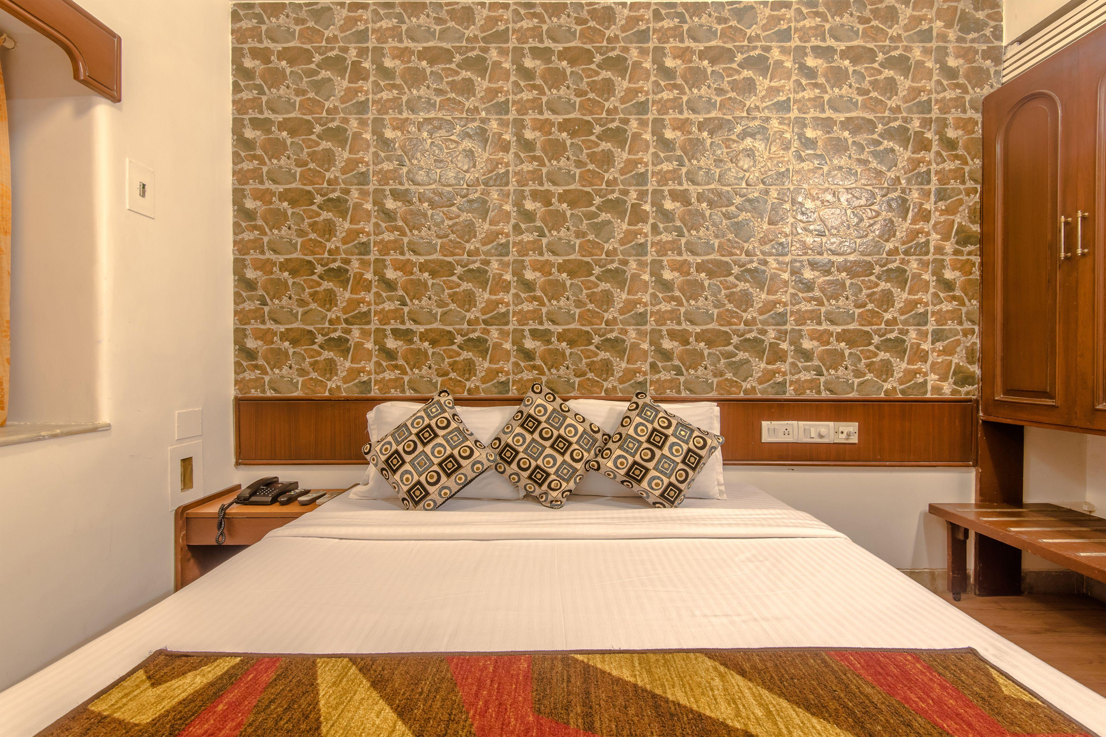 Hotel Mogul Palace - Near Masjid Bunder Mumbai