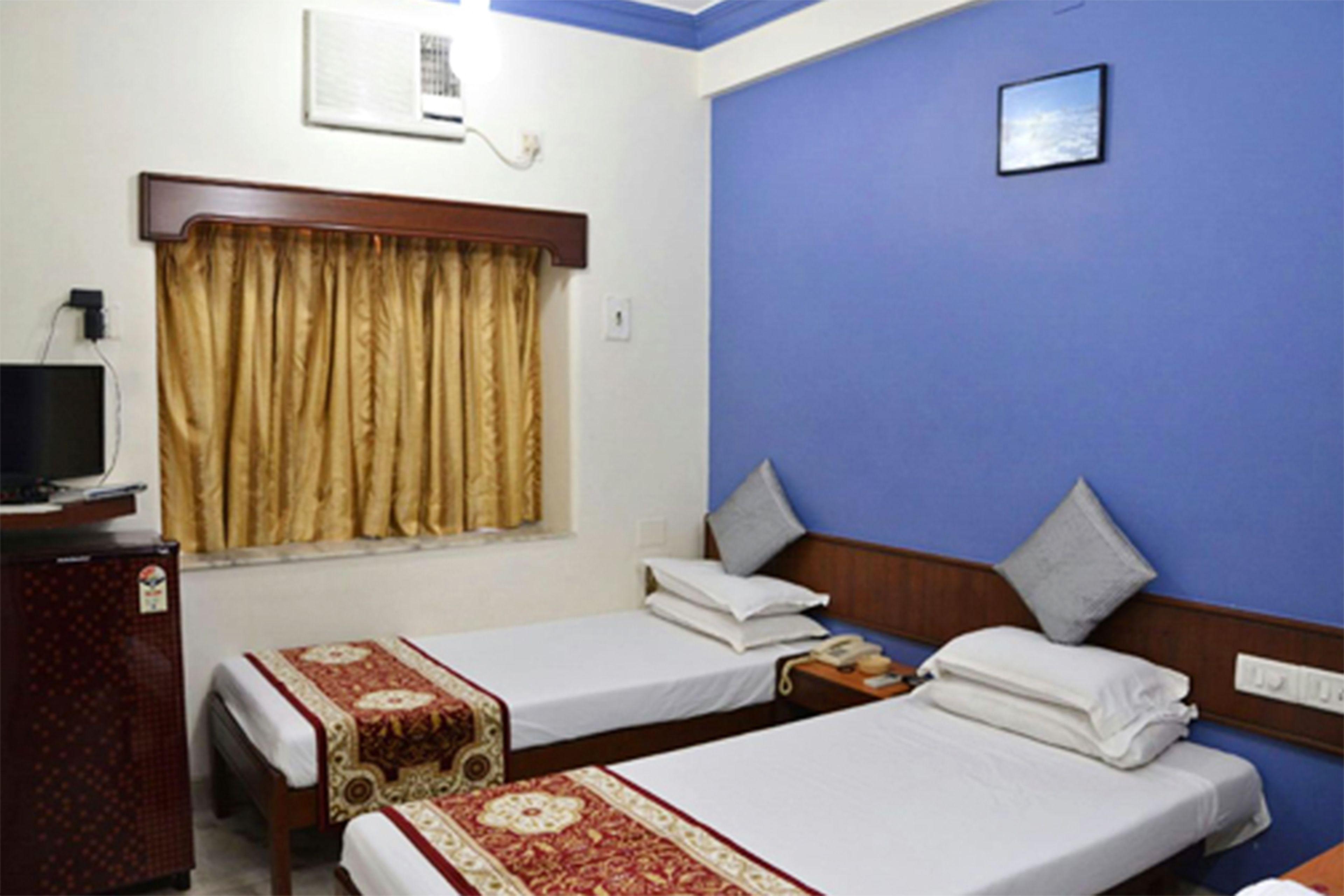 Mogul Palace - Near Masjid Bunder 3*
