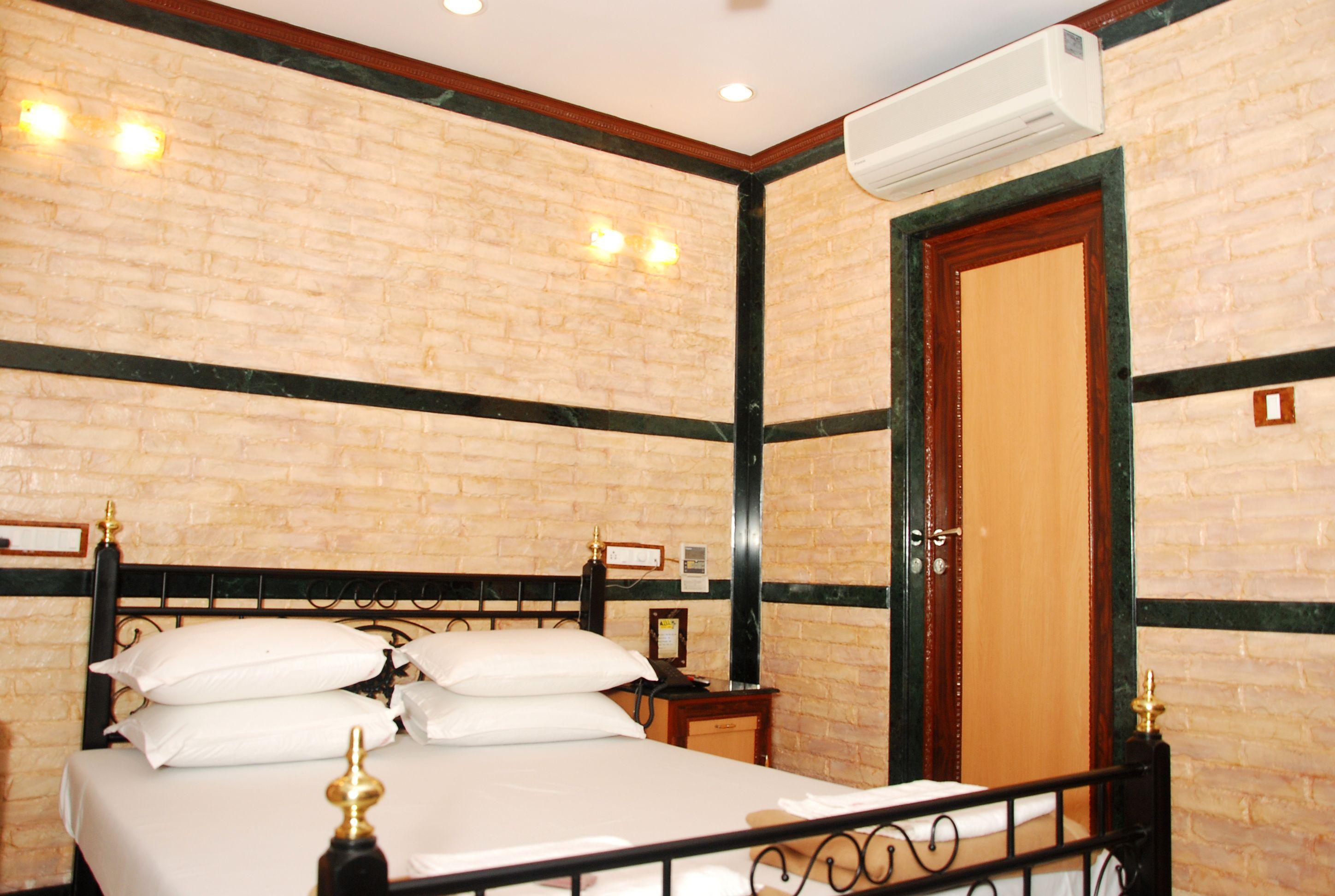 Hira Hotel