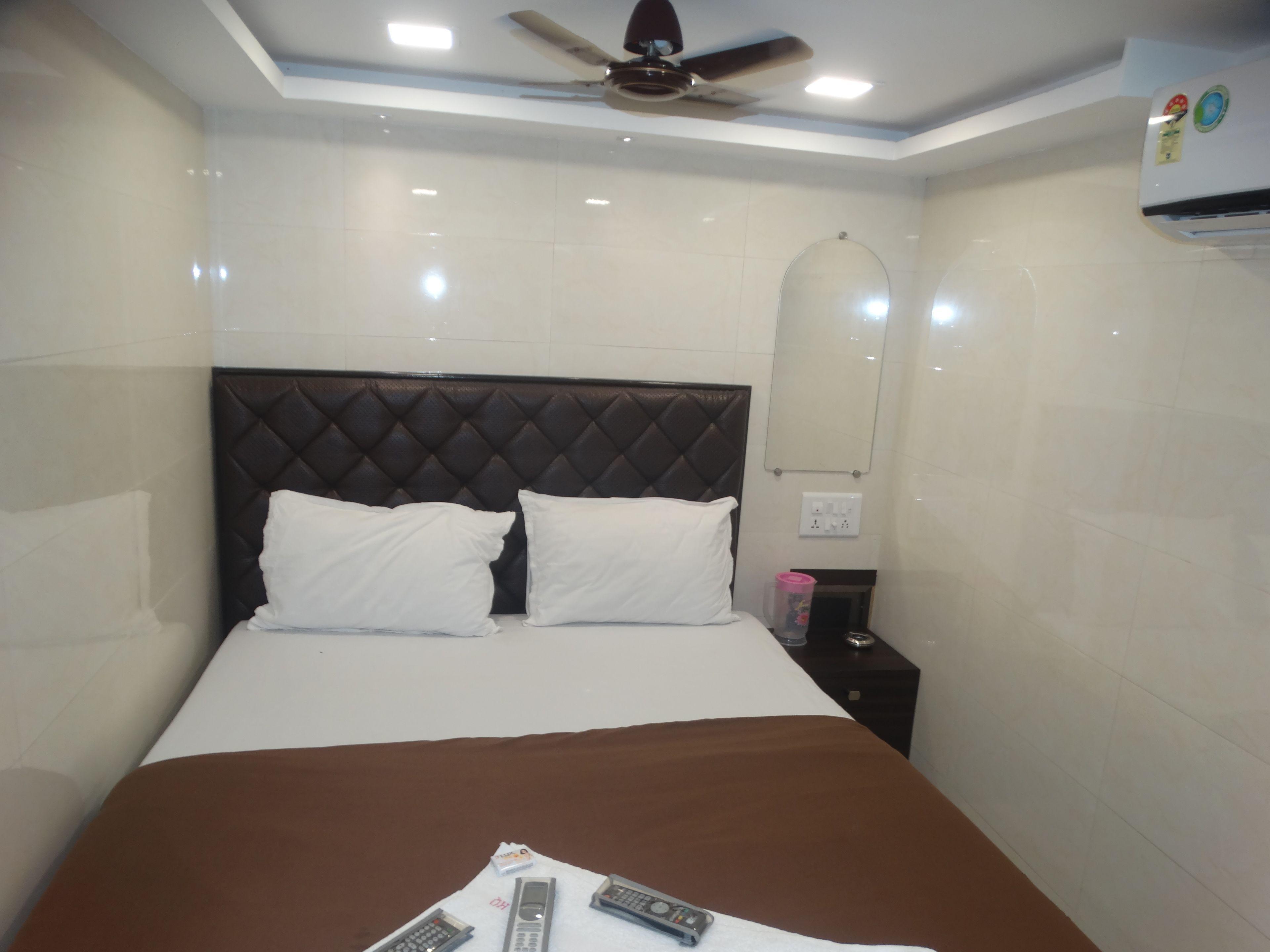Qamar Mumbai