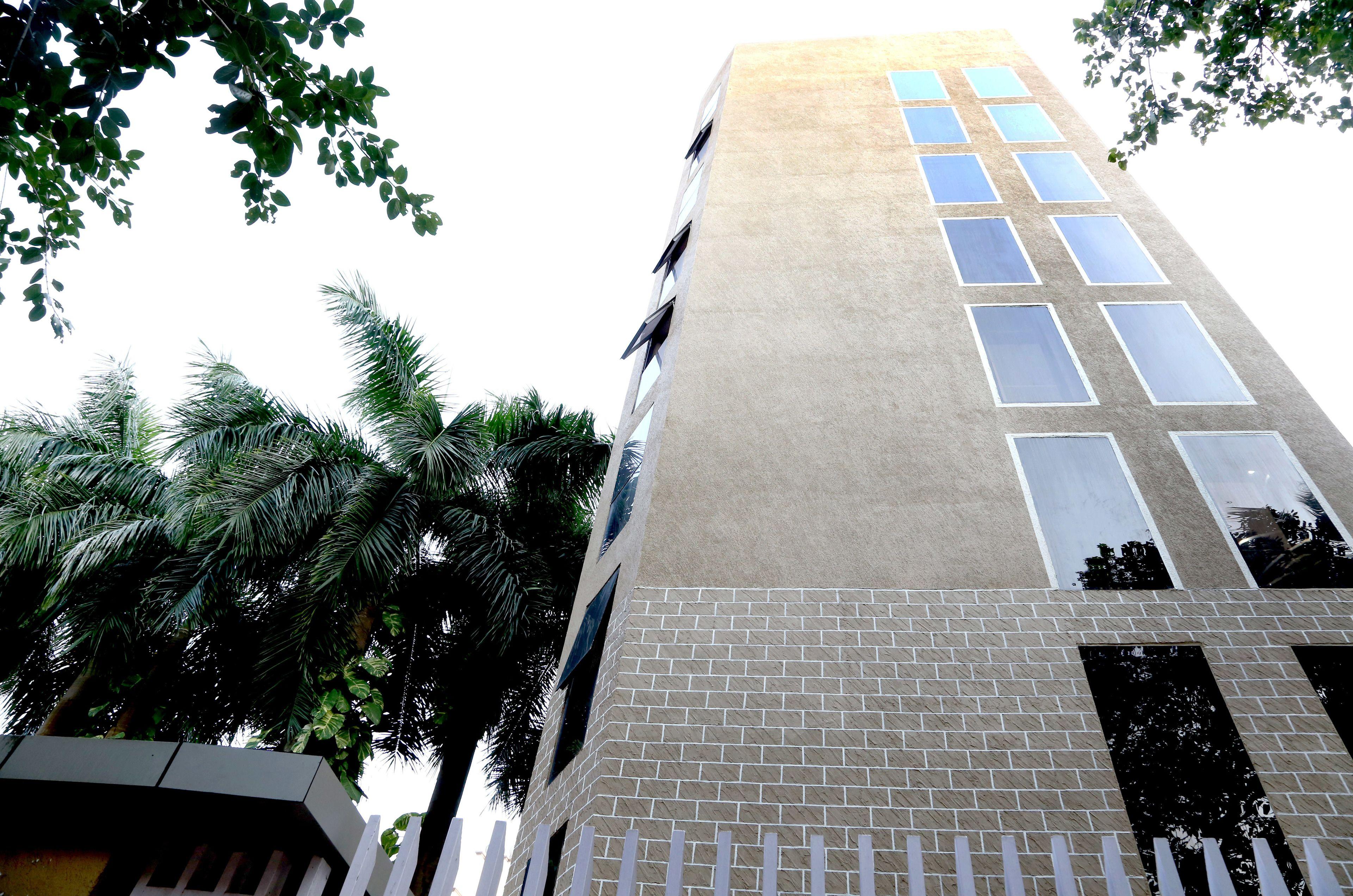 House Andheri East, Hotel